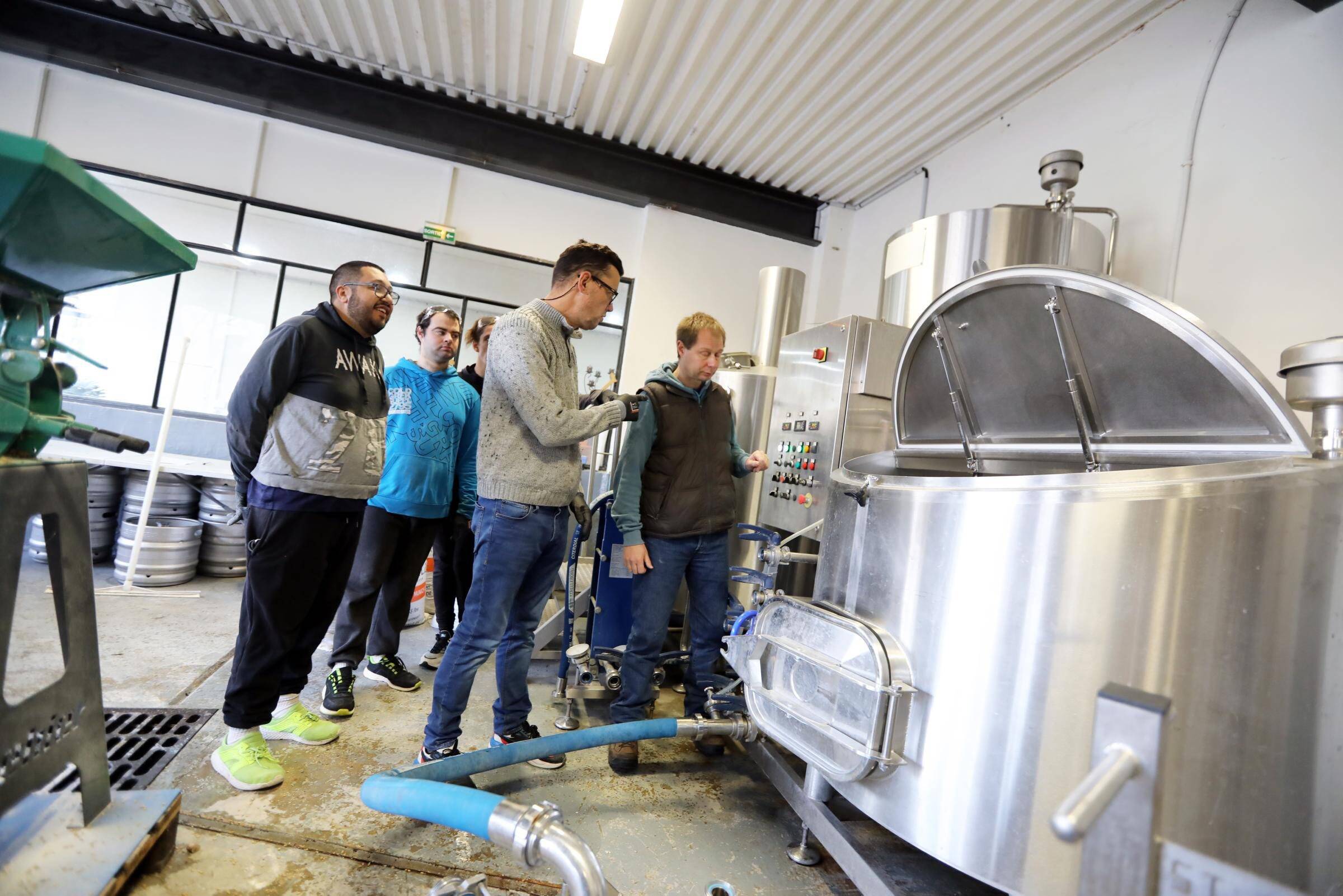 Découvrez La Bourguinguette, une bière varoise locale et solidaire produite dans "le plus petit Esat de France"