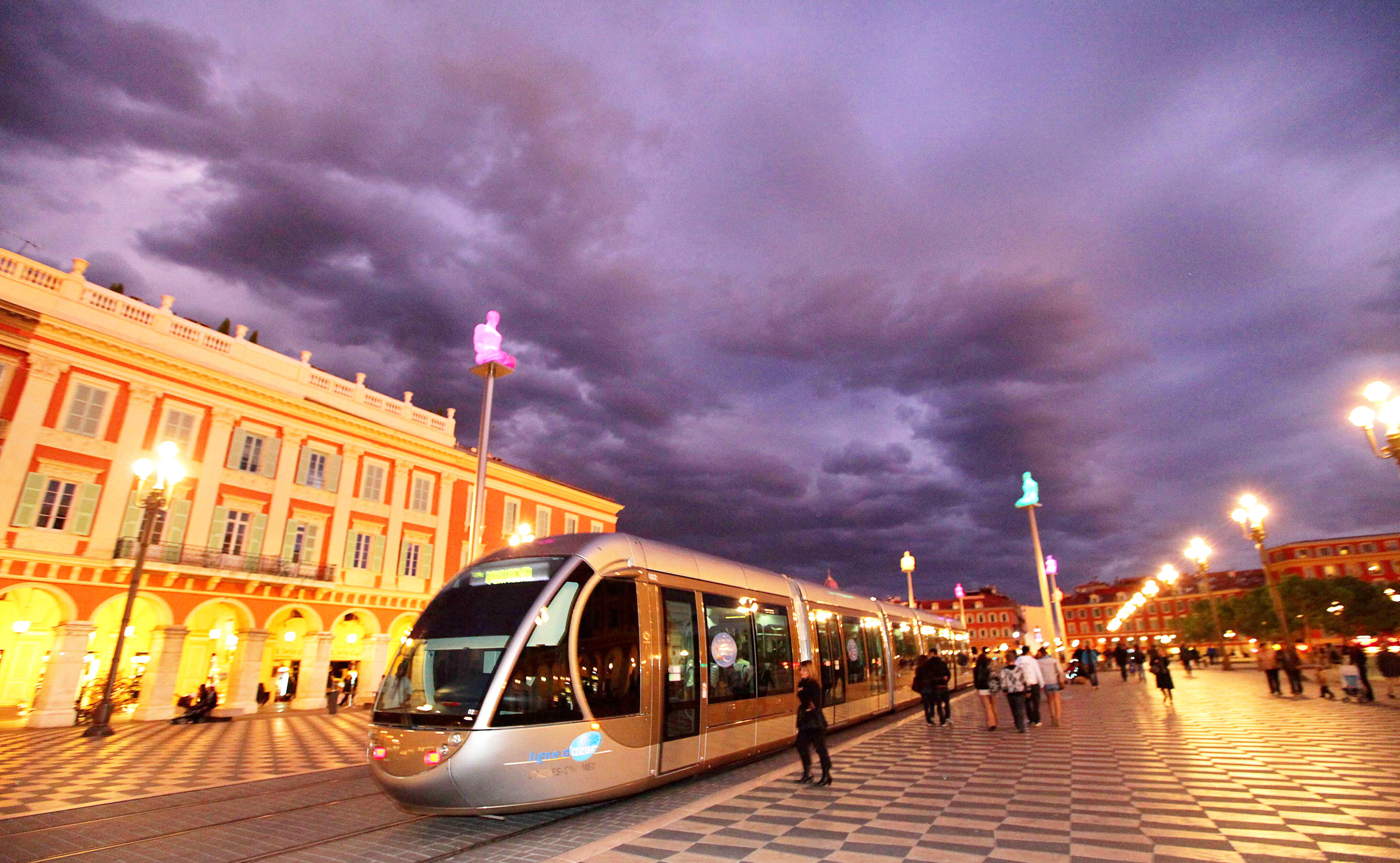 À Nice, comment vont circuler les trams et les bus la nuit du Nouvel An?
