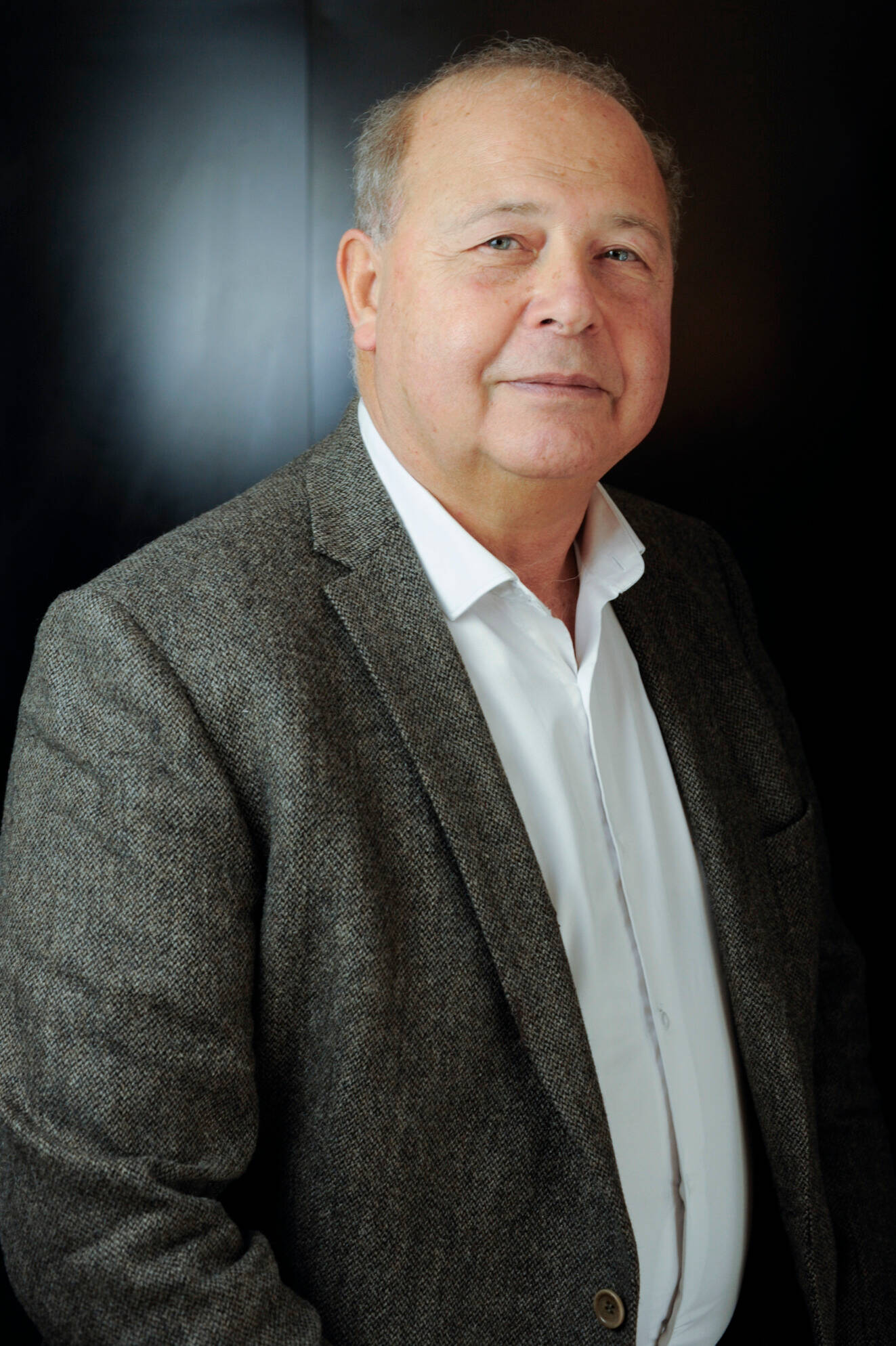 "On a affaire à des choses qu'on ne connaît pas": cet ingénieur niçois publie un livre passionnant sur les ovnis