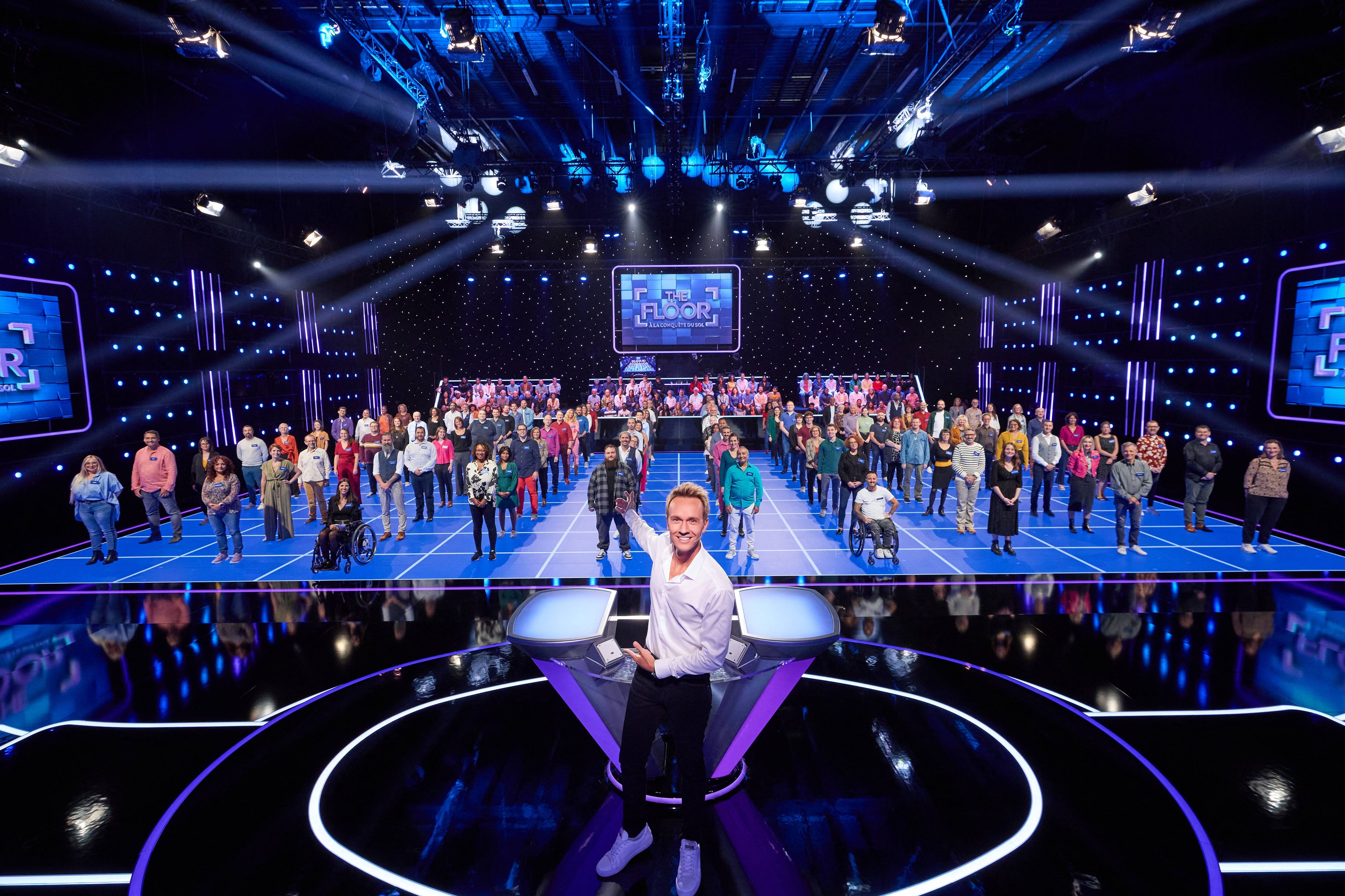 "Il faut que la télé se réinvente": Cyril Féraud, l'animateur multi-casquettes de France 2, présente la nouvelle émission "The Floor" ce samedi