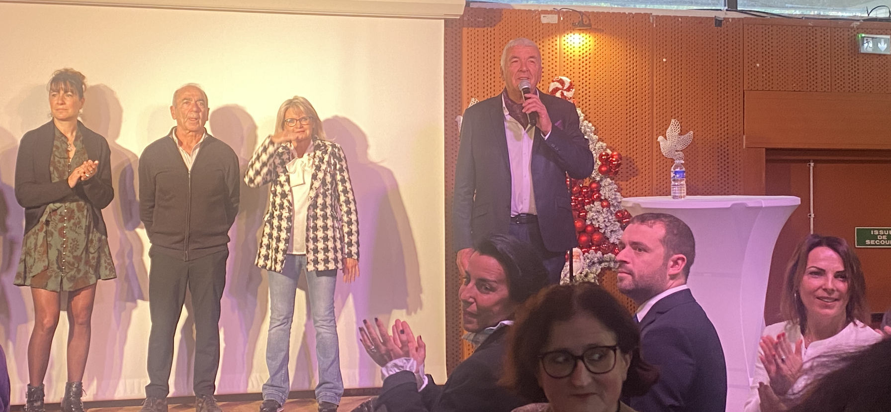 "Brûlez des bibliothèques pour que les Français avancent": la loi empêche ce maire de quitter la communauté des Paillons pour être "libre", il s'en prend à l'État