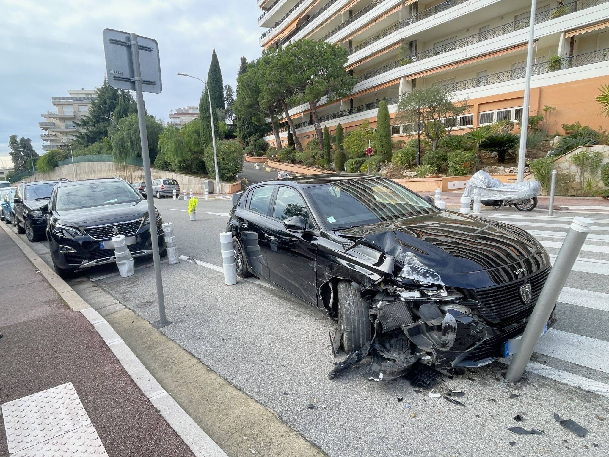 "Super, ça fait plaisir...": Après Noël, leur voiture stationnée à Nice subit un second accident en deux semaines au même endroit
