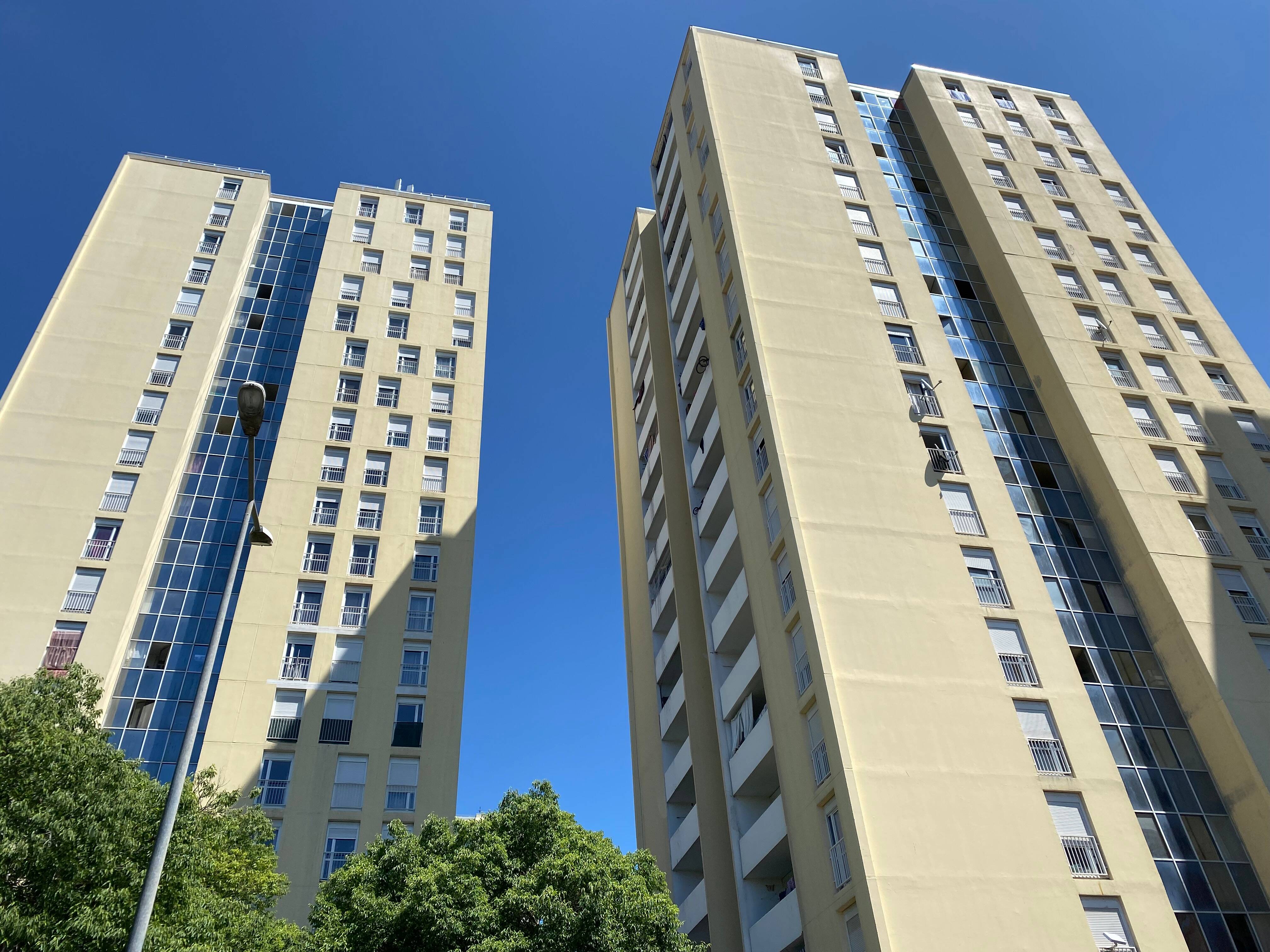 Heureux dénouement pour les habitants de ces HLM de Toulon qui avaient vu leurs charges grimper à plus de 1.000 euros