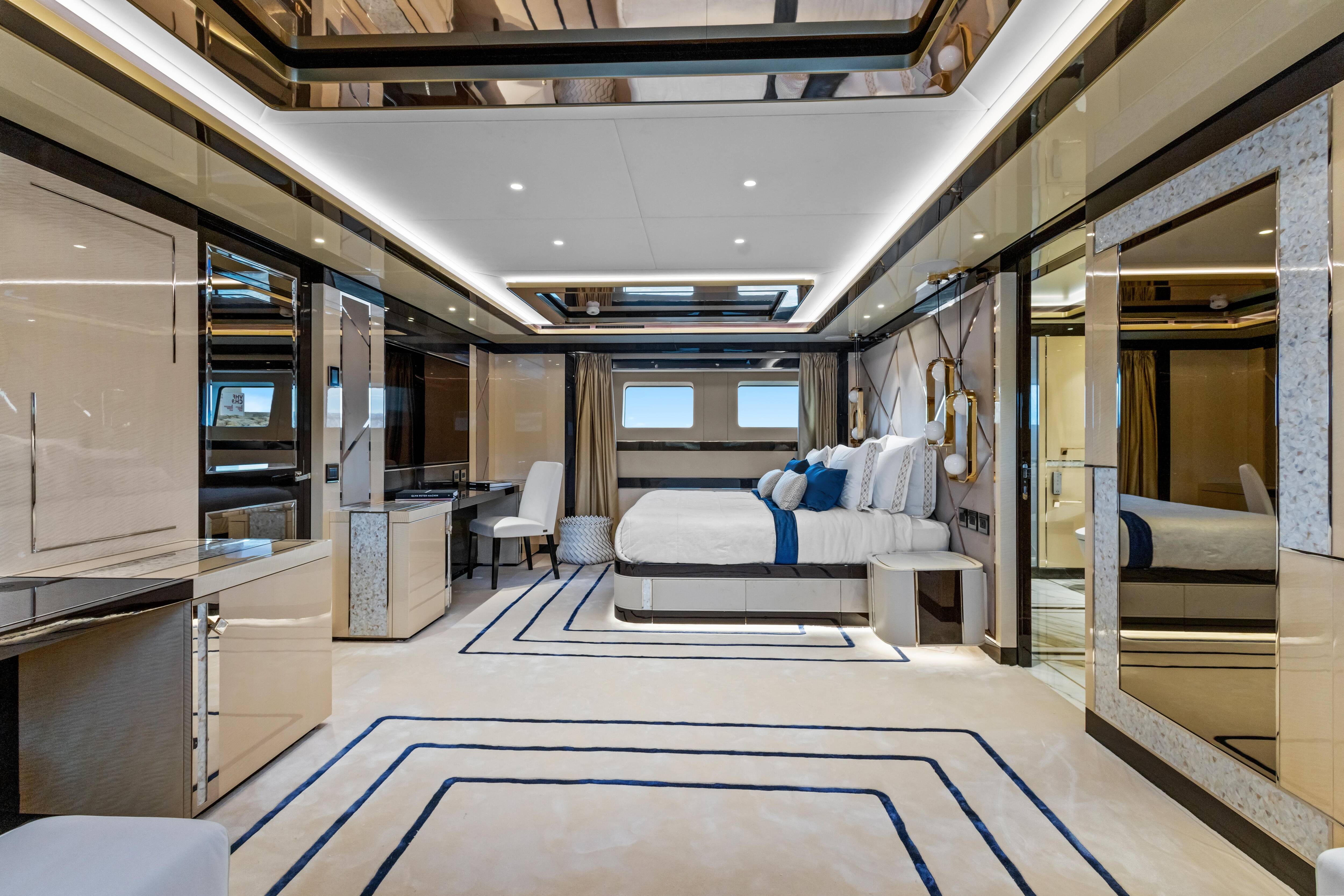 Découvrez les coulisses de la vente aux enchères du superyacht Le Stefania à Antibes