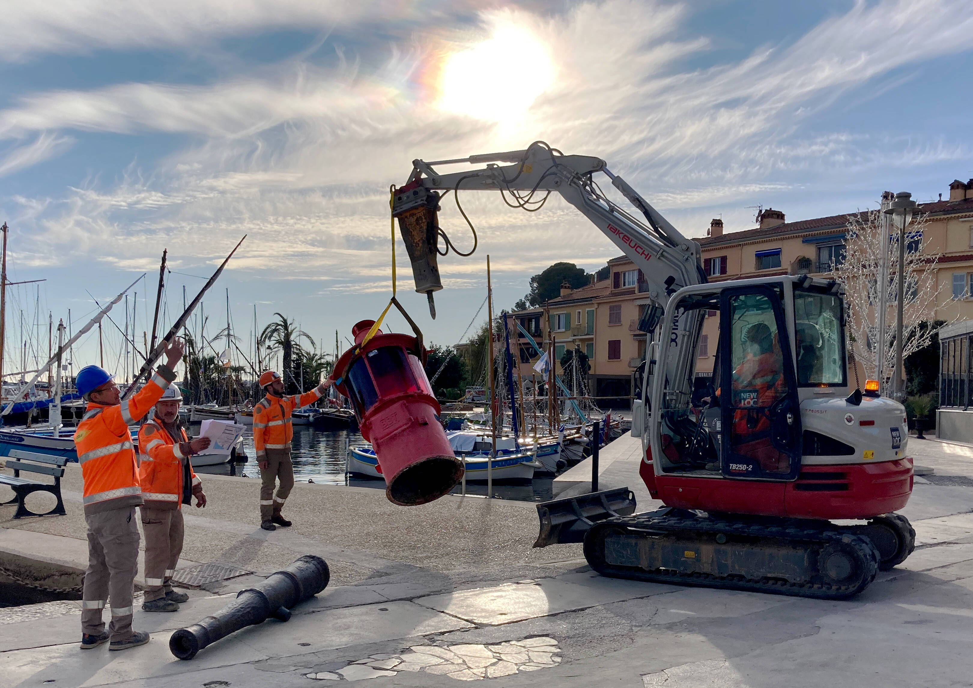 Pourquoi les engins de chantier ont fait leur grand retour sur le port de Sanary