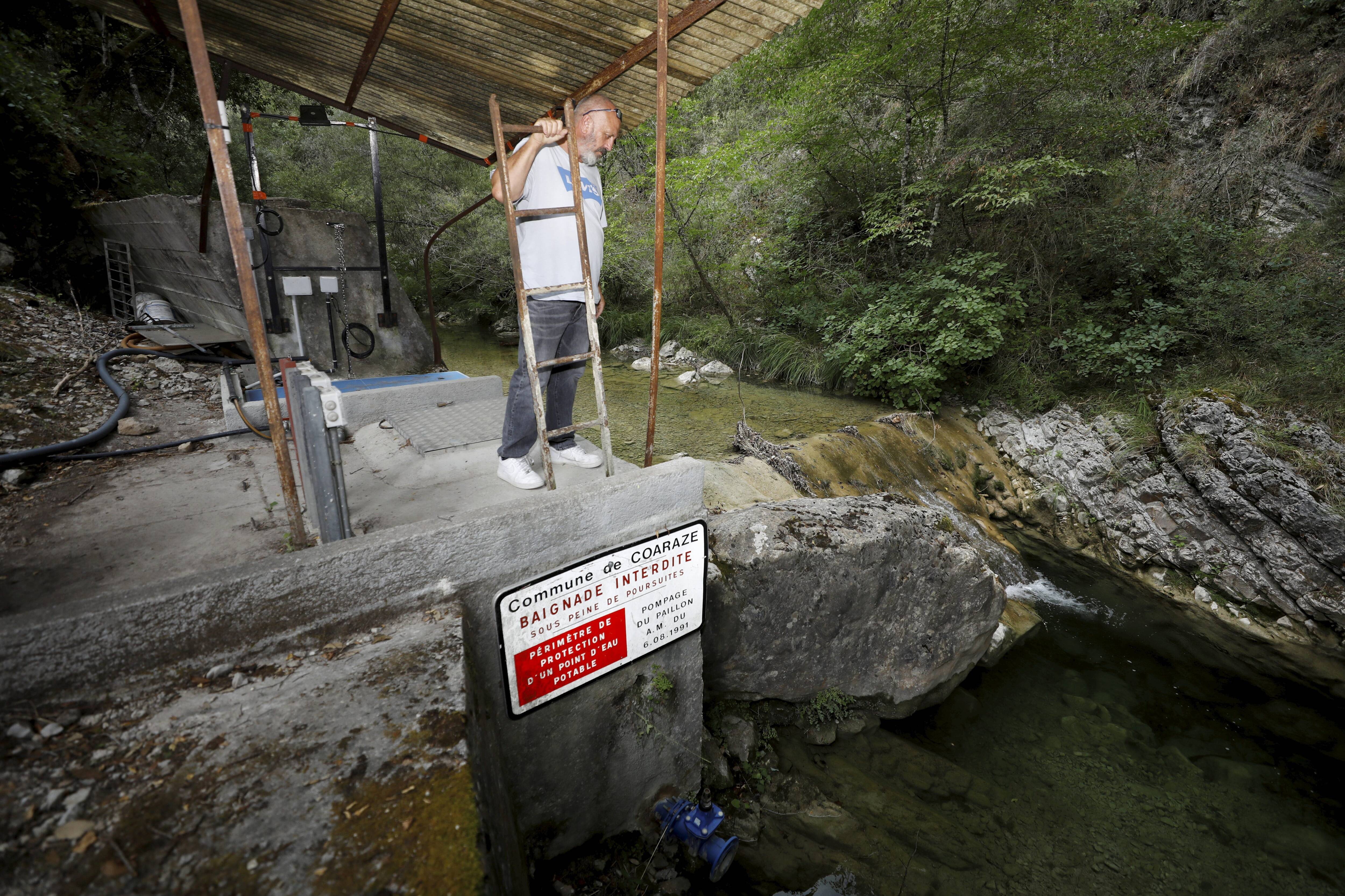 Eau potable: dans ce village de l'arrière-pays niçois très touché par la sécheresse, un forage"lancé dès cet été"
