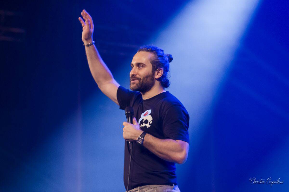 Il est en spectacle à Toulon ce jeudi: 3 choses à savoir sur Seb Mellia, "stand-uppeur" qui monte