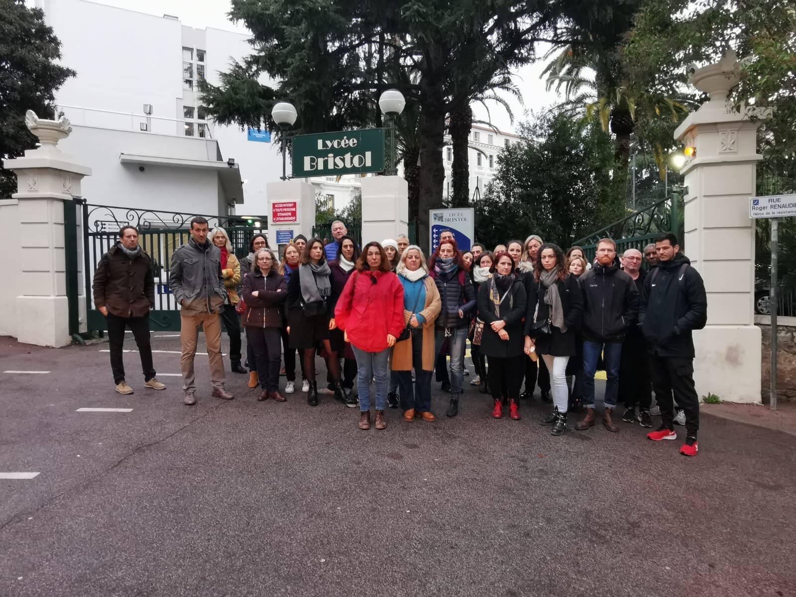 Les enseignants du lycée Bristol de Cannes affichent leur colère