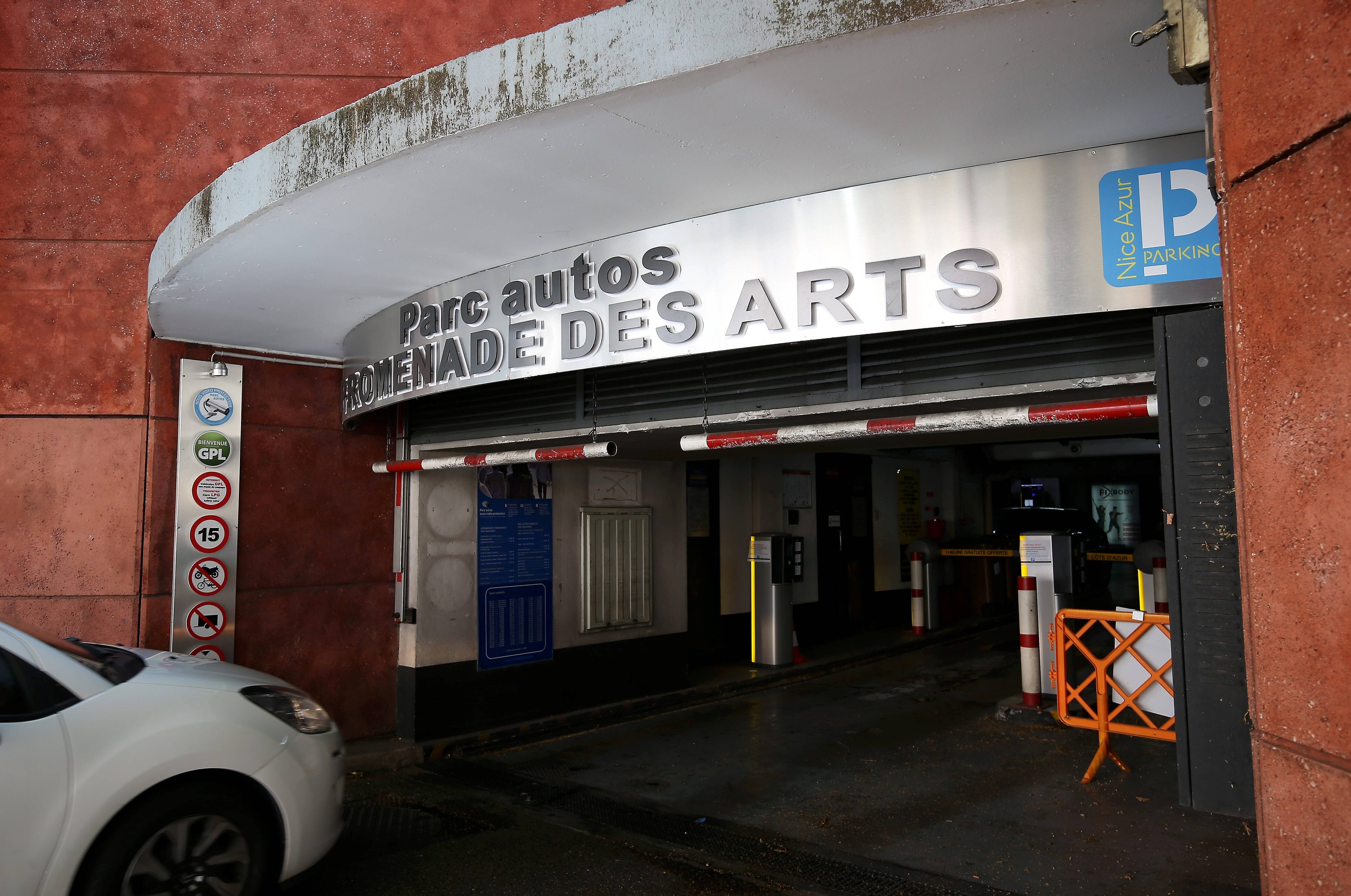 "600 places de parking supprimées" dans le quartier du port de Nice, la Ville dément