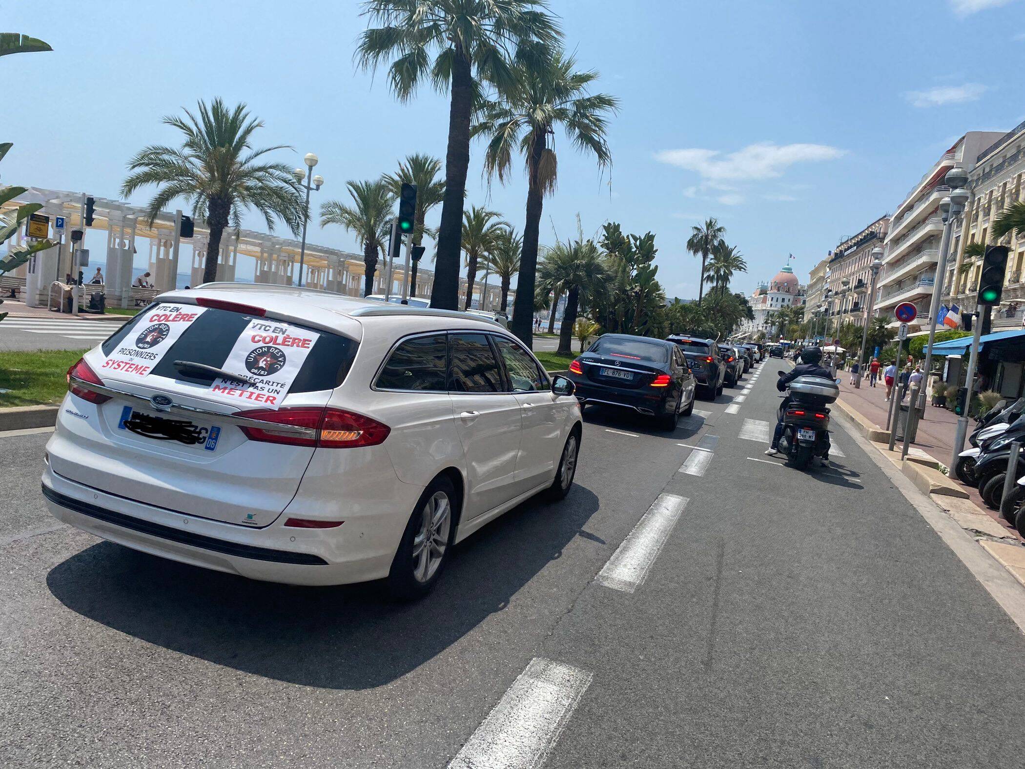 Opération escargot des VTC: l'A8 à éviter lundi matin entre Cannes et Nice