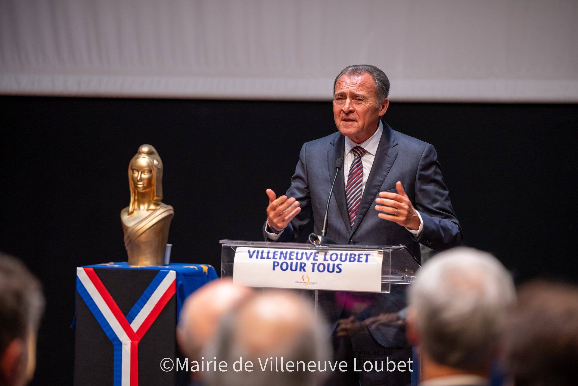 Projets d'un parc et d'un jardin d'enfants, tacle envers Cagnes, interdiction de se balader en forêt: voici les 6 choses à retenir des vSux du maire de Villeneuve-Loubet