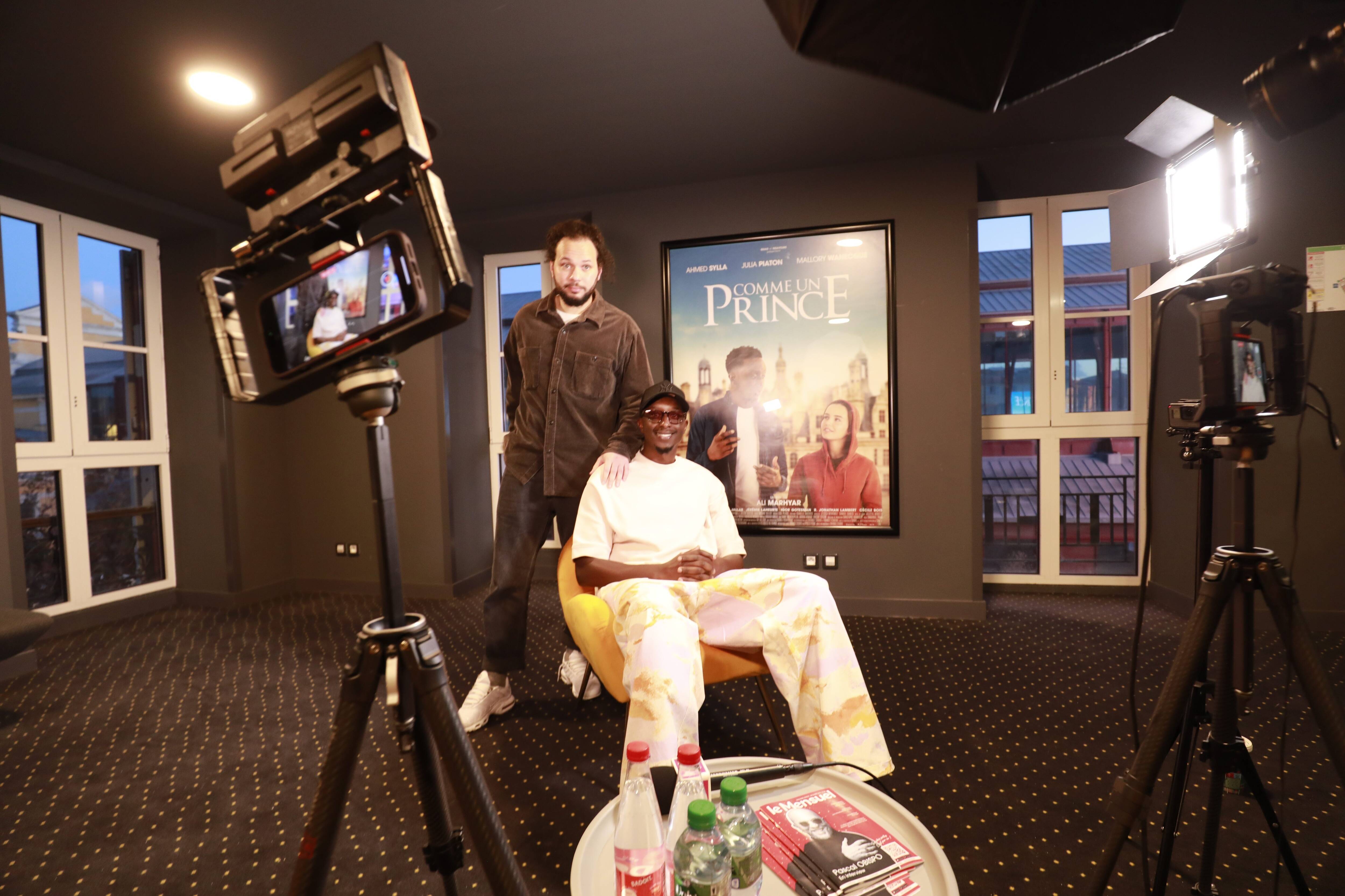 "Ca raconte quelque chose de la France d'aujourd'hui": on a rencontré Ali Maryar et Ahmed Sylla, réalisateur et héros du film "Comme un Prince"