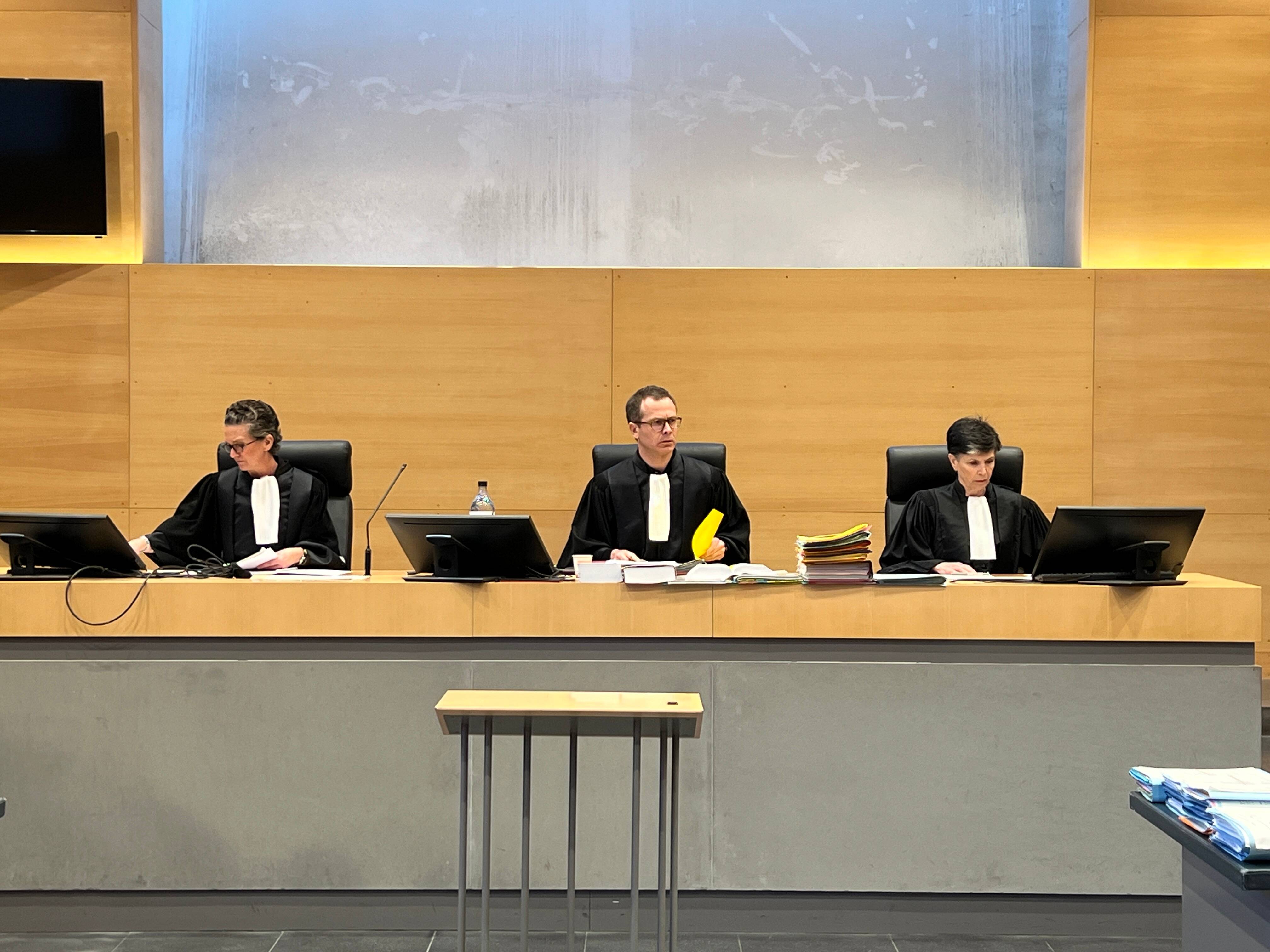 Premier jour du procès de l'Ehpad de Biot, après l'inondation meurtrière: "En quelques secondes, on avait de l'eau à la poitrine"