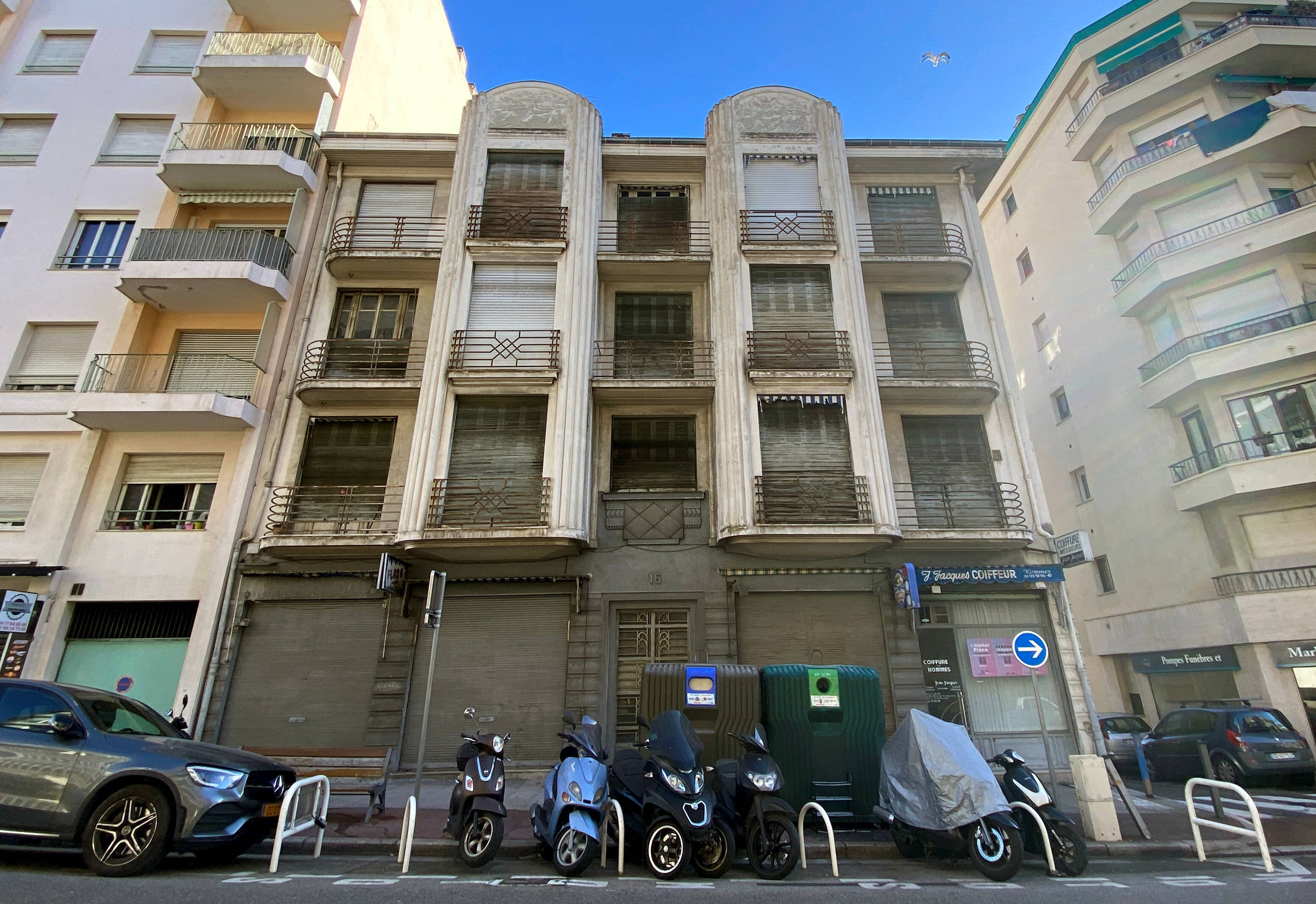 "Ça fait des années et des années que ça dure": L'immeuble est à l'abandon, la mairie tape du poing sur la table à Nice
