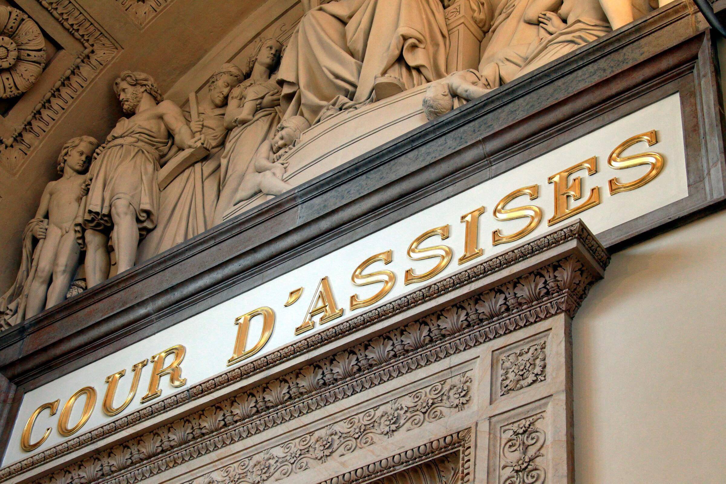 Il avait violemment agressé sa soeur et ses parents à coups de marteau, un ado condamné à douze ans de réclusion