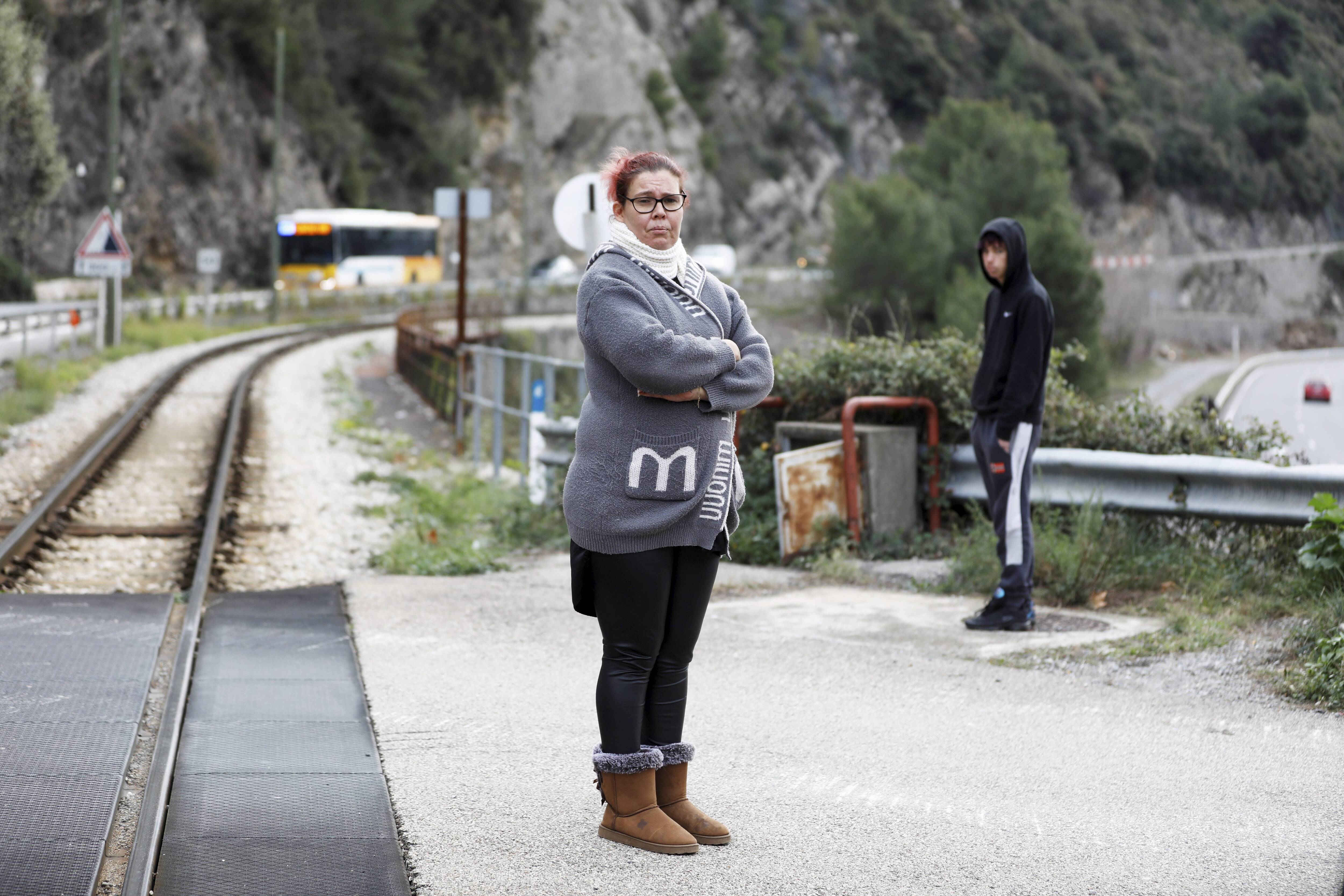 "À cinq minutes près, je perdais mon fils": entre larmes et colère, Odette et son fils rescapé racontent l'accident de bus au Plan-du-Var