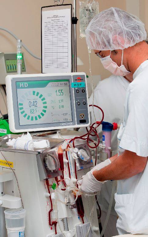 Pourquoi la dialyse à domicile, qui présente de nombreux avantages, est-elle toujours aussi confidentielle?