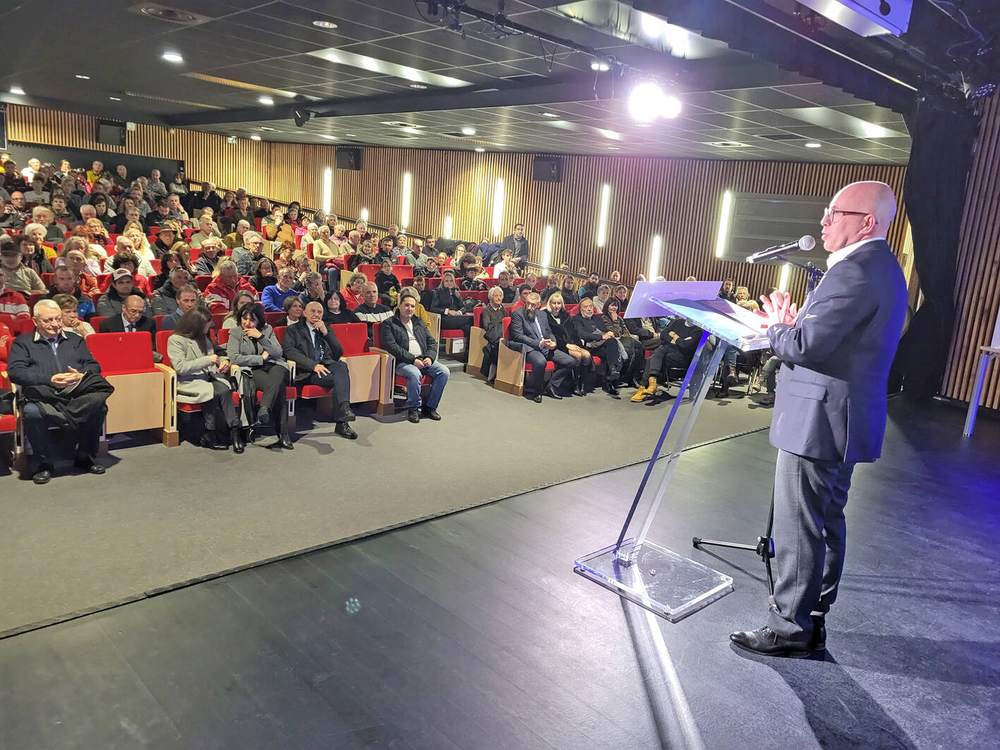 "Mauvais état des routes", "sentiment de trahison"... Éric Ciotti s'en prend à la Métropole et à "certains maires" lors de ses vSux dans la Vésubie