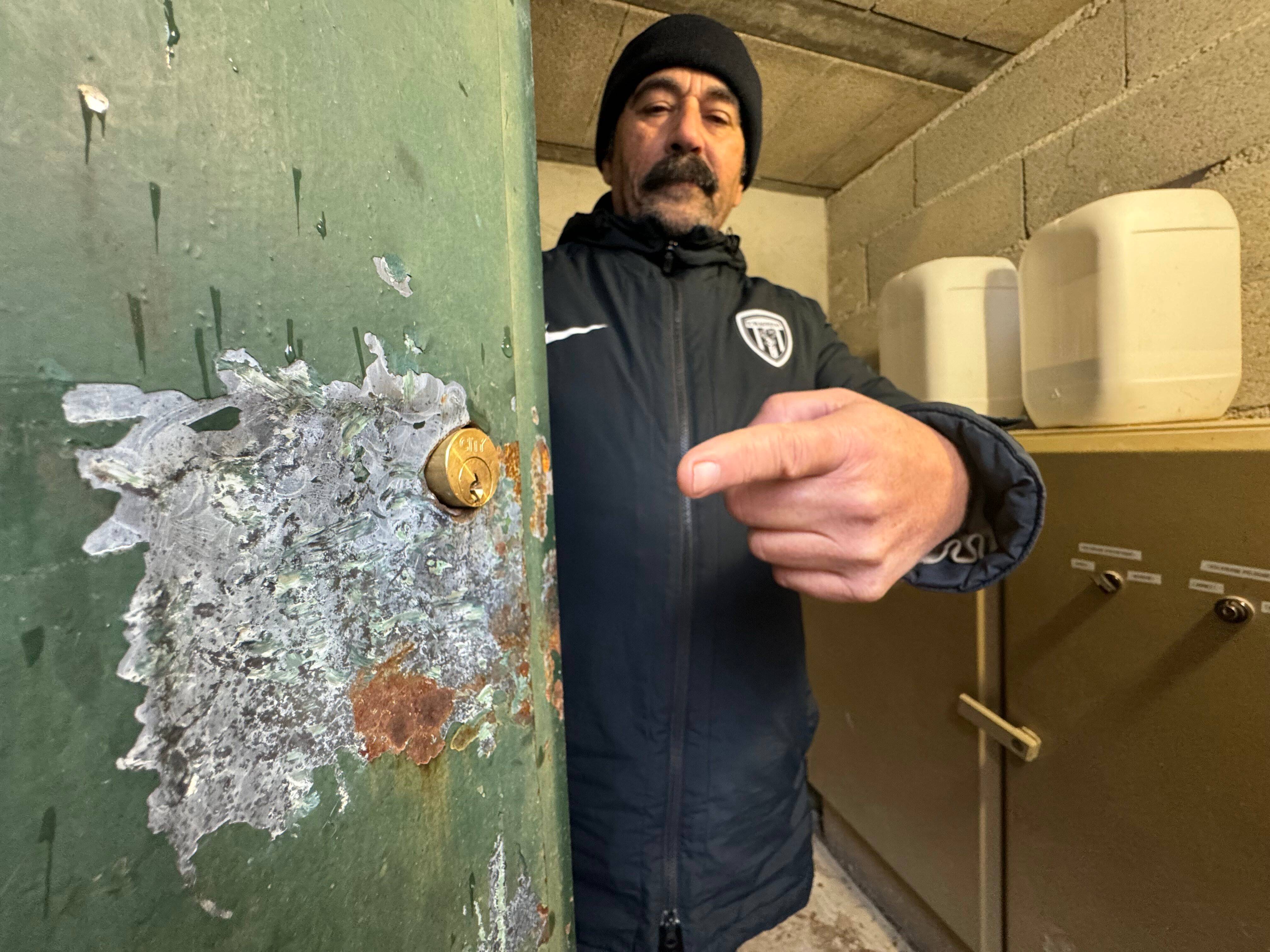 "Ils ont transformé les filets des buts en hamacs": victime de vandalisme et de squat, ce stade est au bord de la rupture à Draguignan