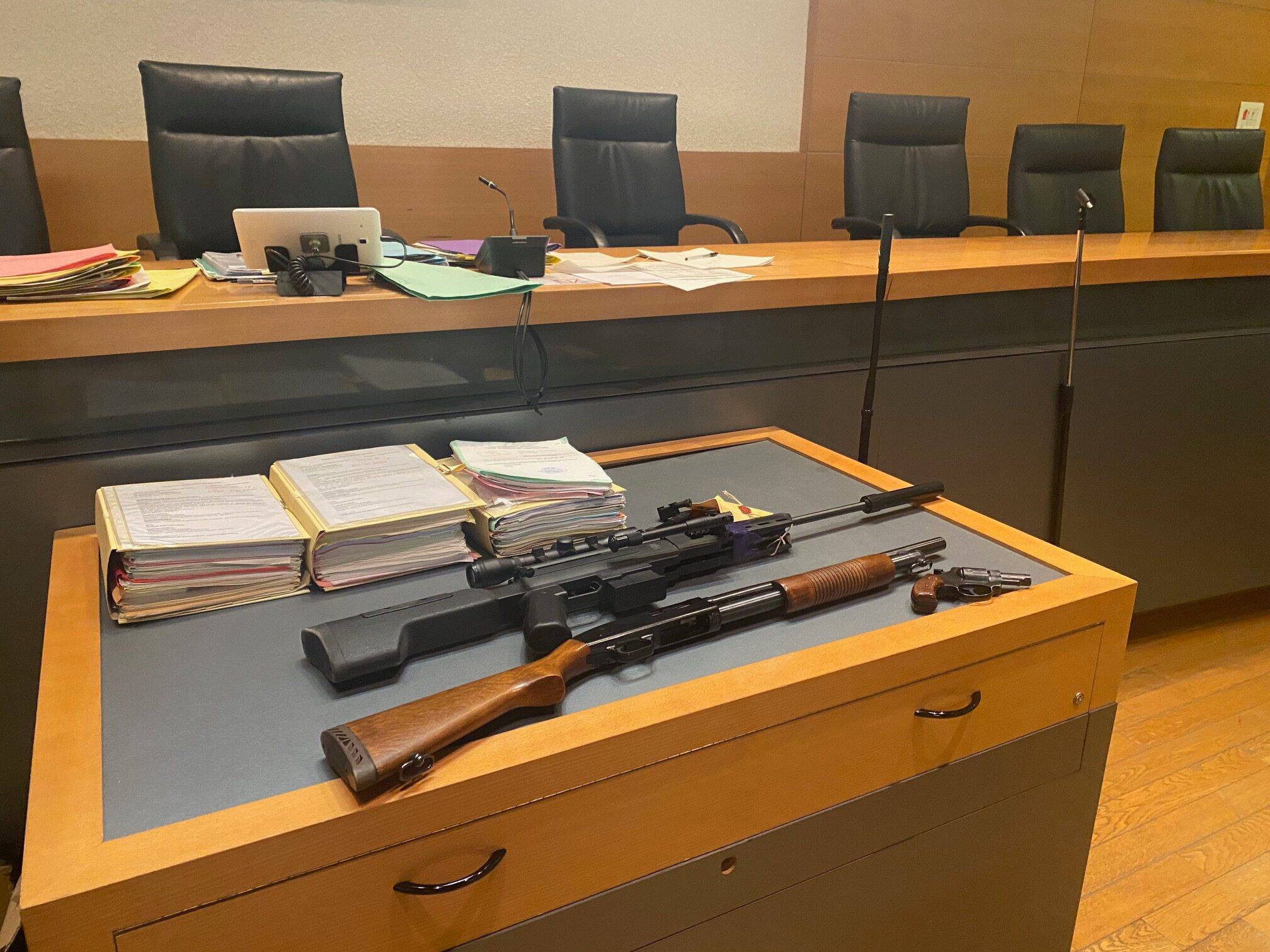 Soupçonné d'avoir tué sa compagne avec un fusil à pompe à Cannes, l'accusé plaide "l'accident" devant la cour d'assises