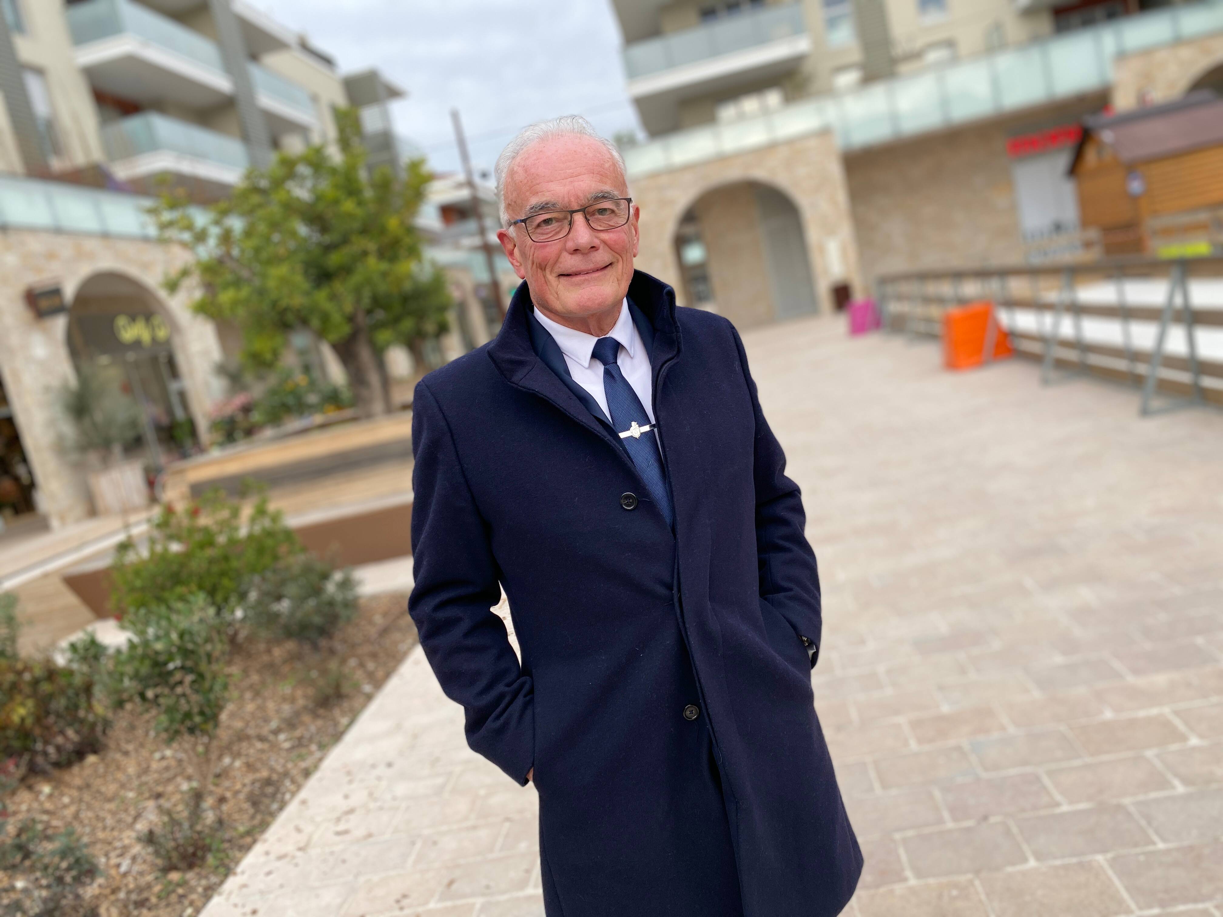 Le maire de Mougins, Richard Galy promet que 2024 "sera une année d'embellissement par la végétalisation: il faut verdir!"