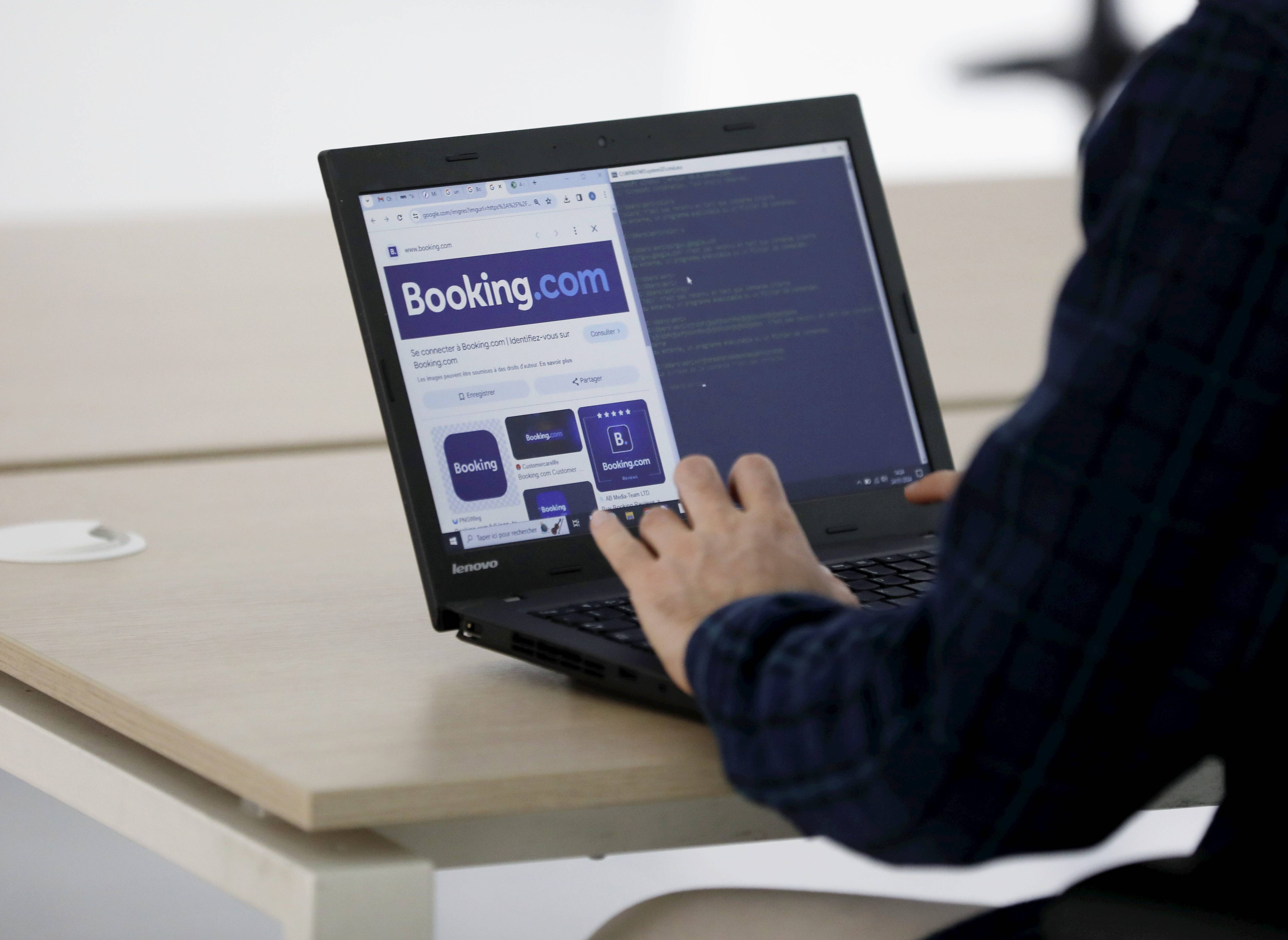 "Nous sommes conscients des conséquences de telles escroqueries": Booking.com réagit à la pétition lancée par une hôtelière piratée de Villefranche-sur-Mer