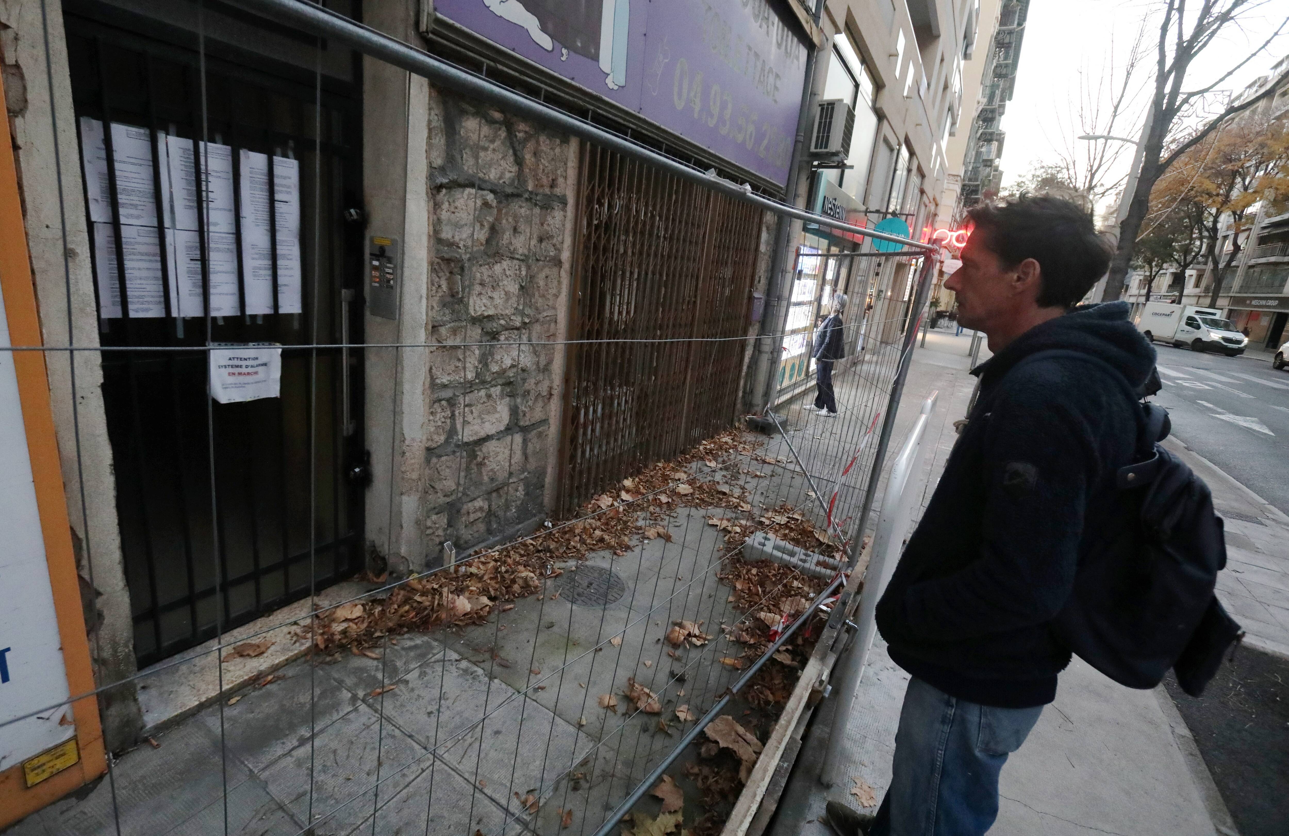 "Je suis au bout du rouleau": évacué d'un immeuble en péril à Nice, ce père de famille paie un crédit immobilier mais il est SDF