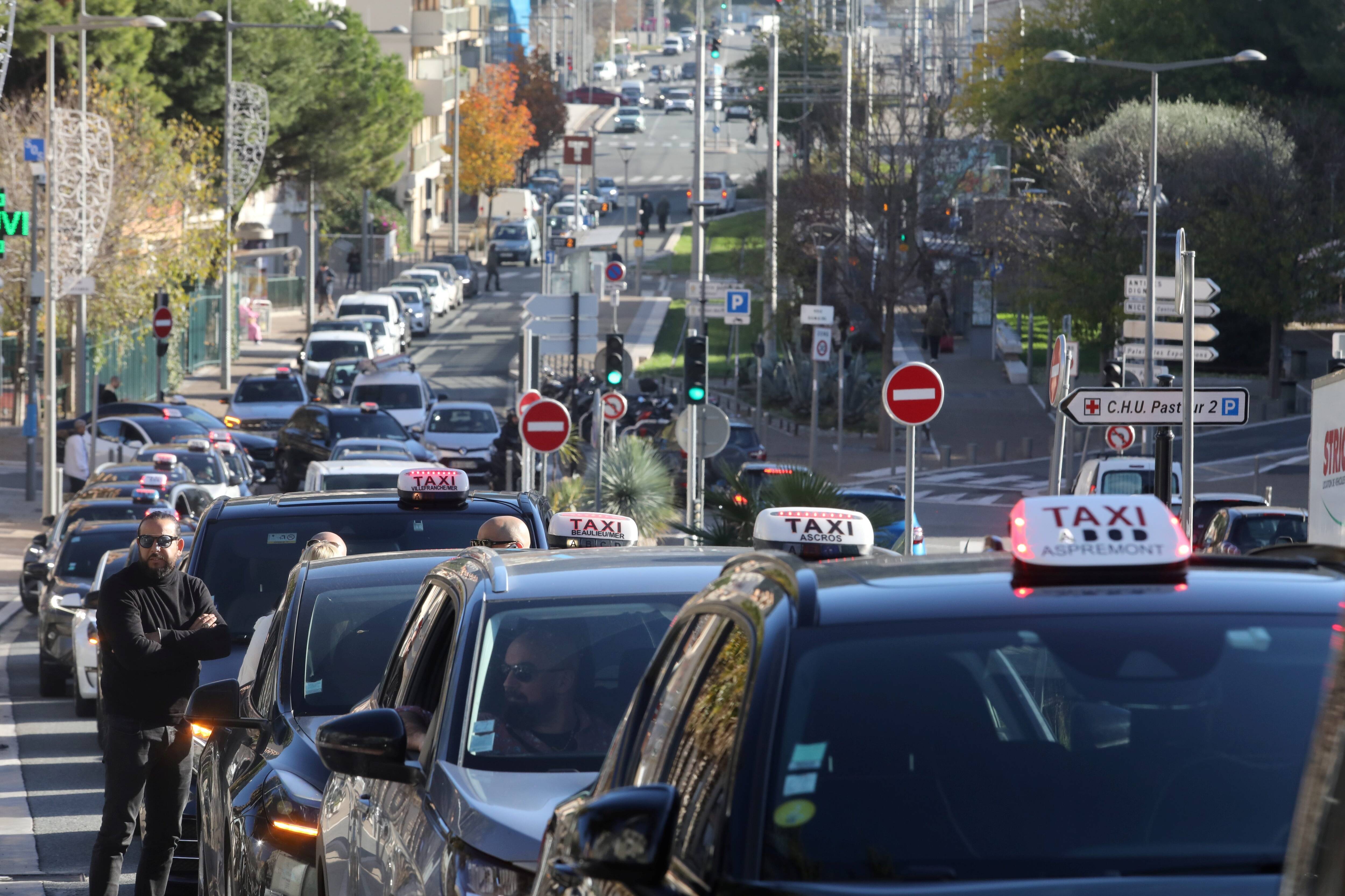 Opération escargot des taxis ce lundi 29 janvier à Nice: des perturbations attendues sur l'A8 et la voie Mathis, voici le trajet des convois