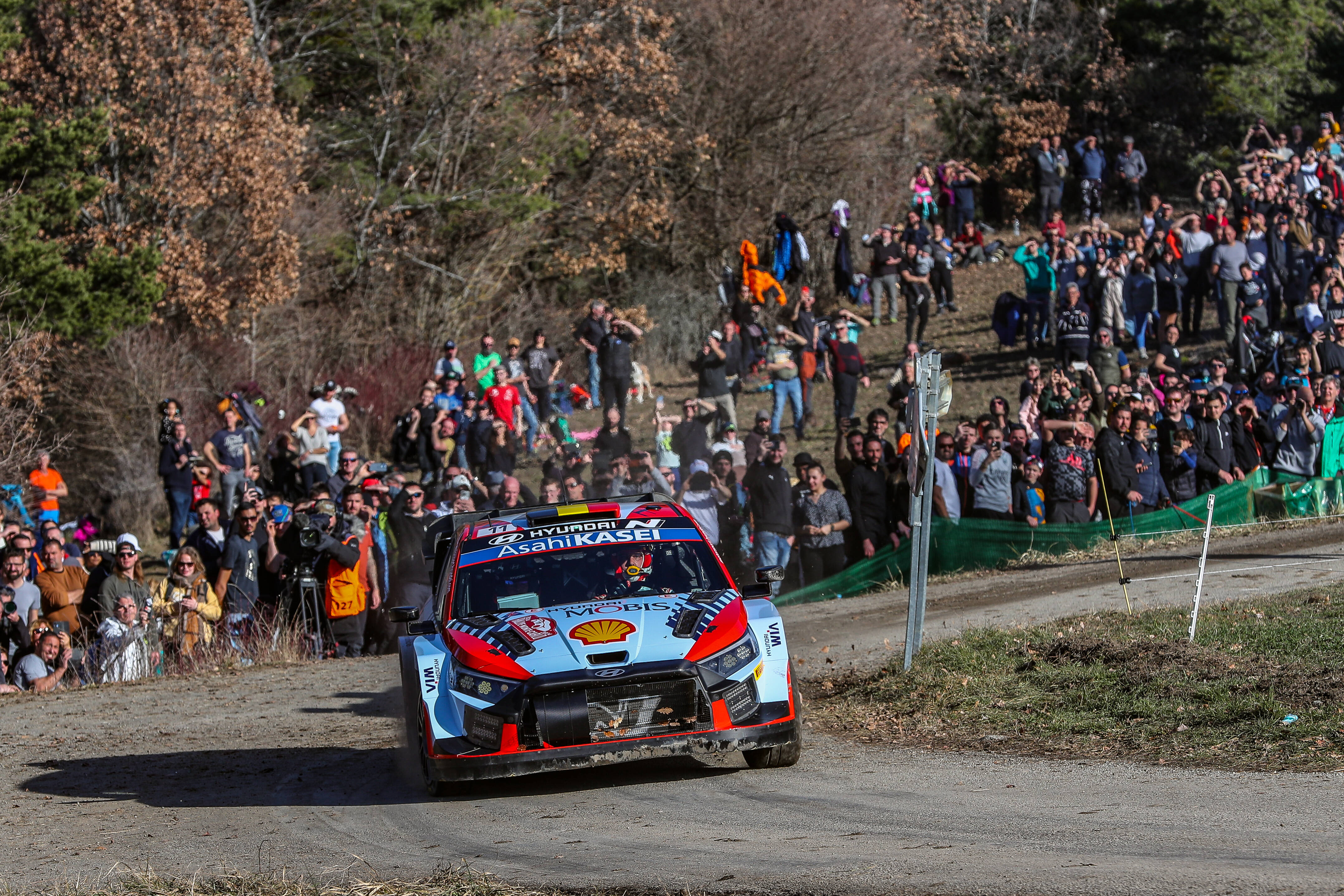 Le Belge Thierry Neuville remporte le 92e Rallye Monte-Carlo devant Sébastien Ogier