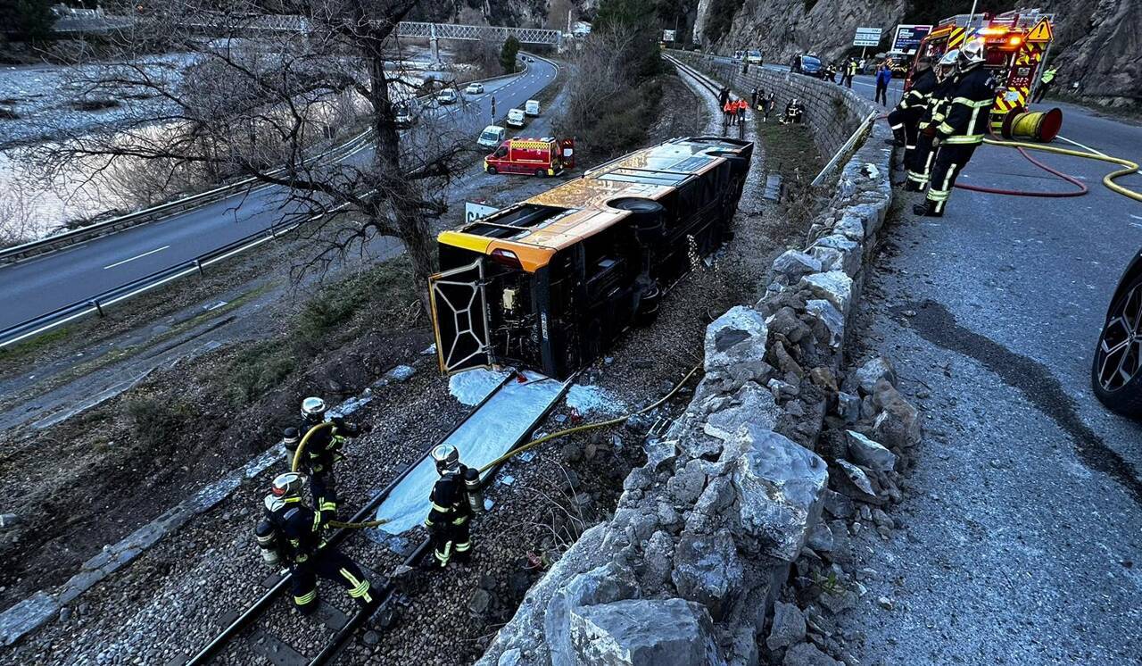 Après l'accident de bus de Plan-du-Var, deux nouveaux chauffeurs de cars positifs aux stupéfiants dans les Alpes-Maritimes