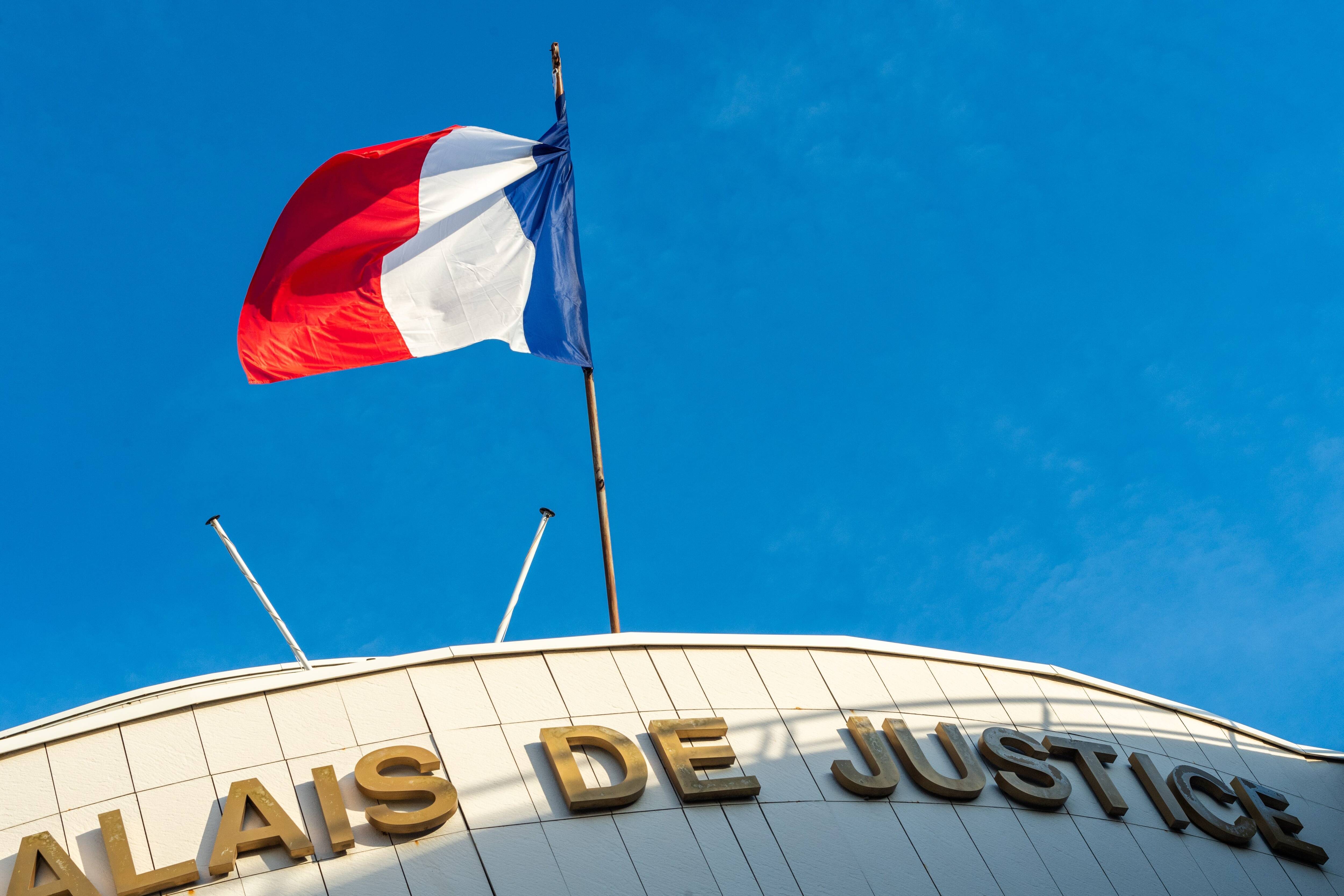 A Fréjus, il conteste l'exclusion de sa fille du collège et menace le personnel éducatif