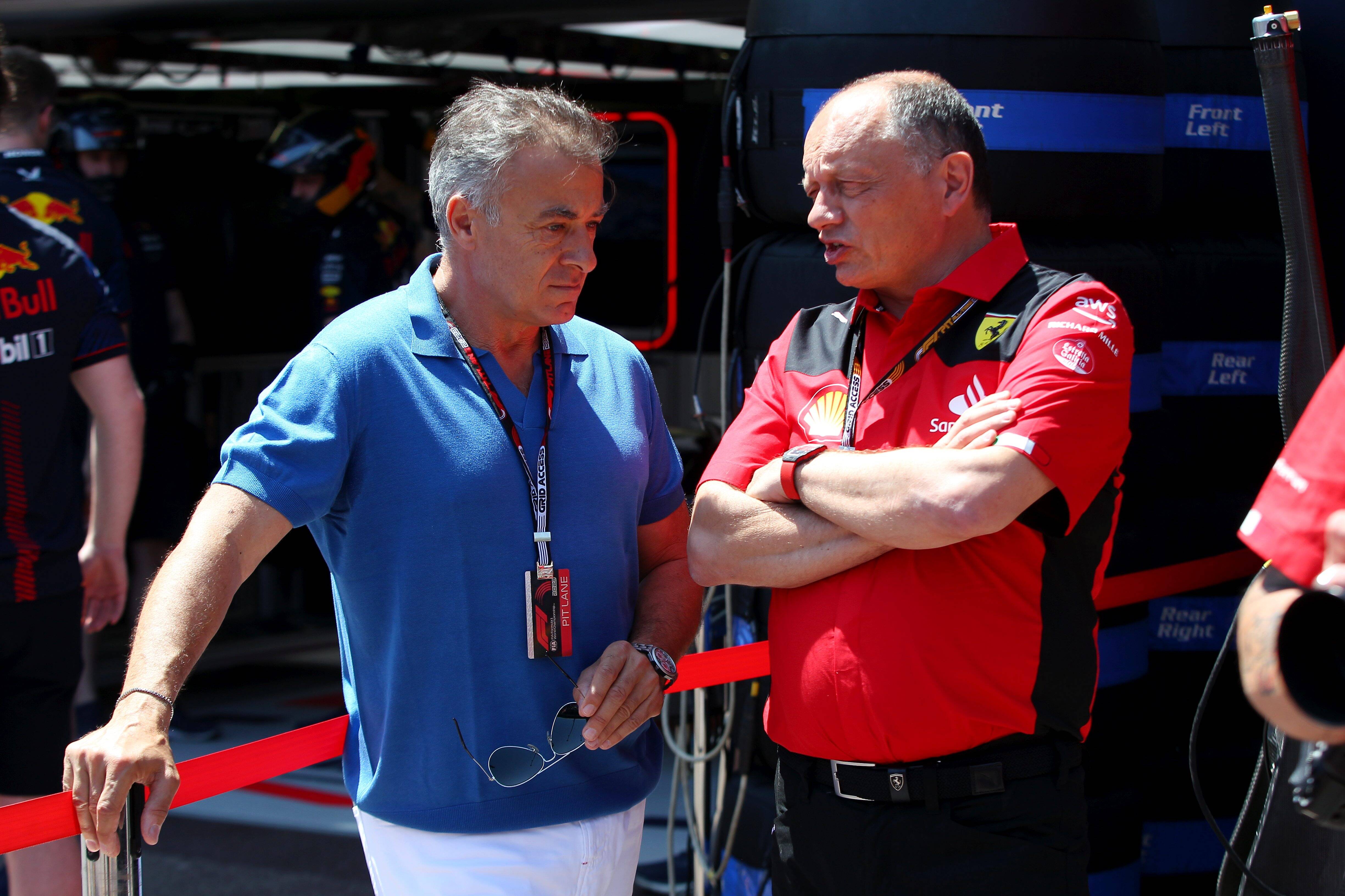 "L'annonce du siècle", Jean Alesi réagit au transfert de Lewis Hamilton chez Ferrari en 2025