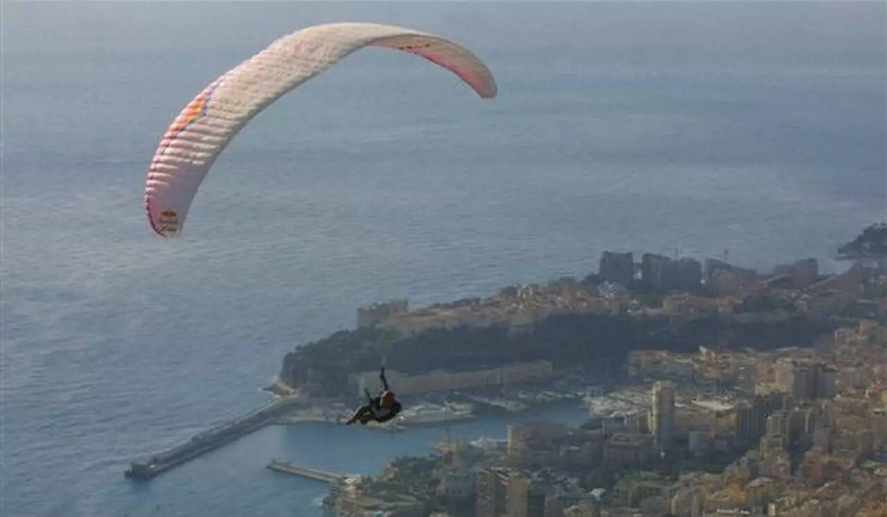 Un homme trouve la mort après une chute en parapente dans les Alpes-Maritimes