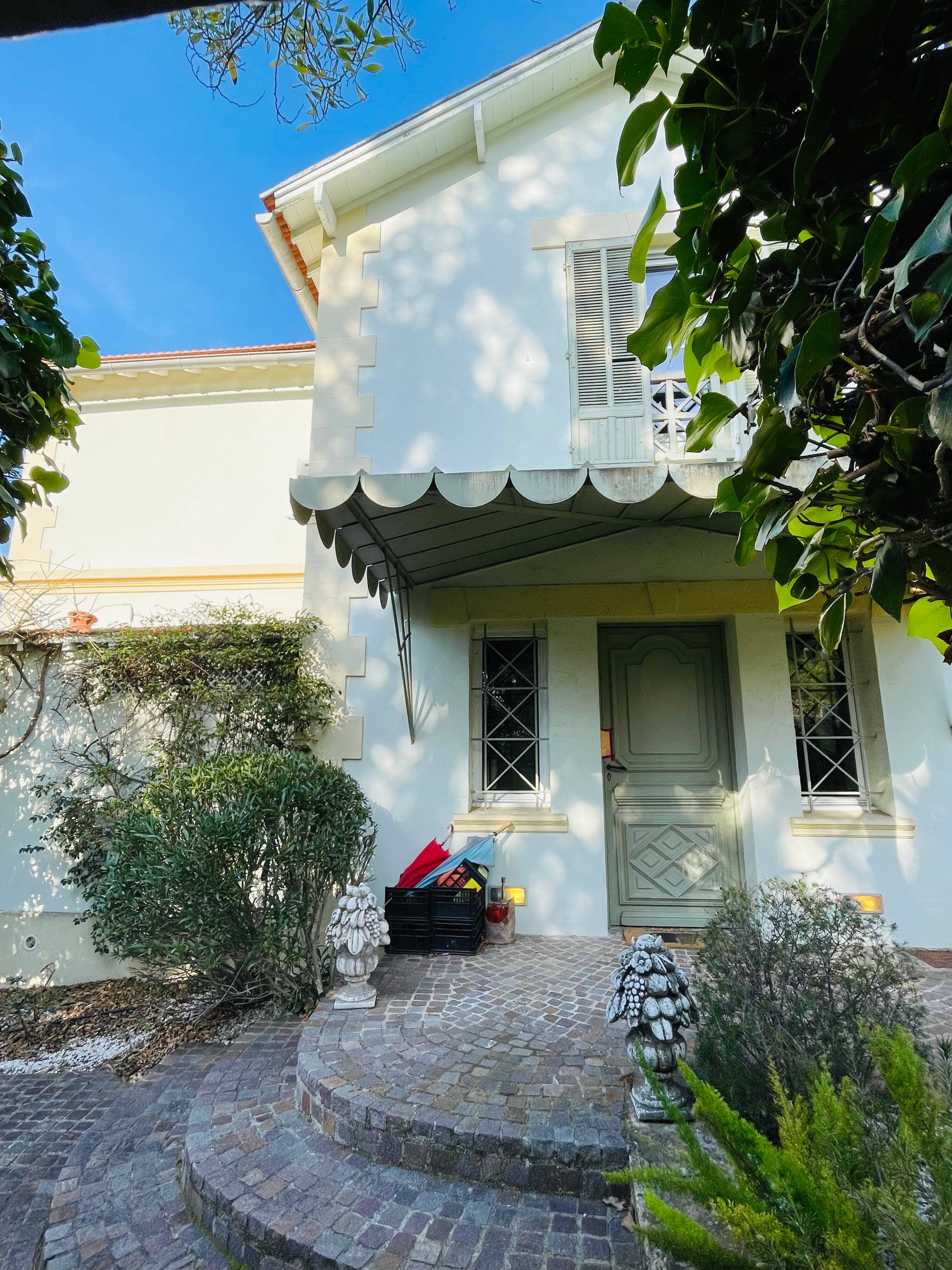 "Ils s'entendaient bien": les voisins se livrent sur le couple de retraités morts à Saint-Raphaël