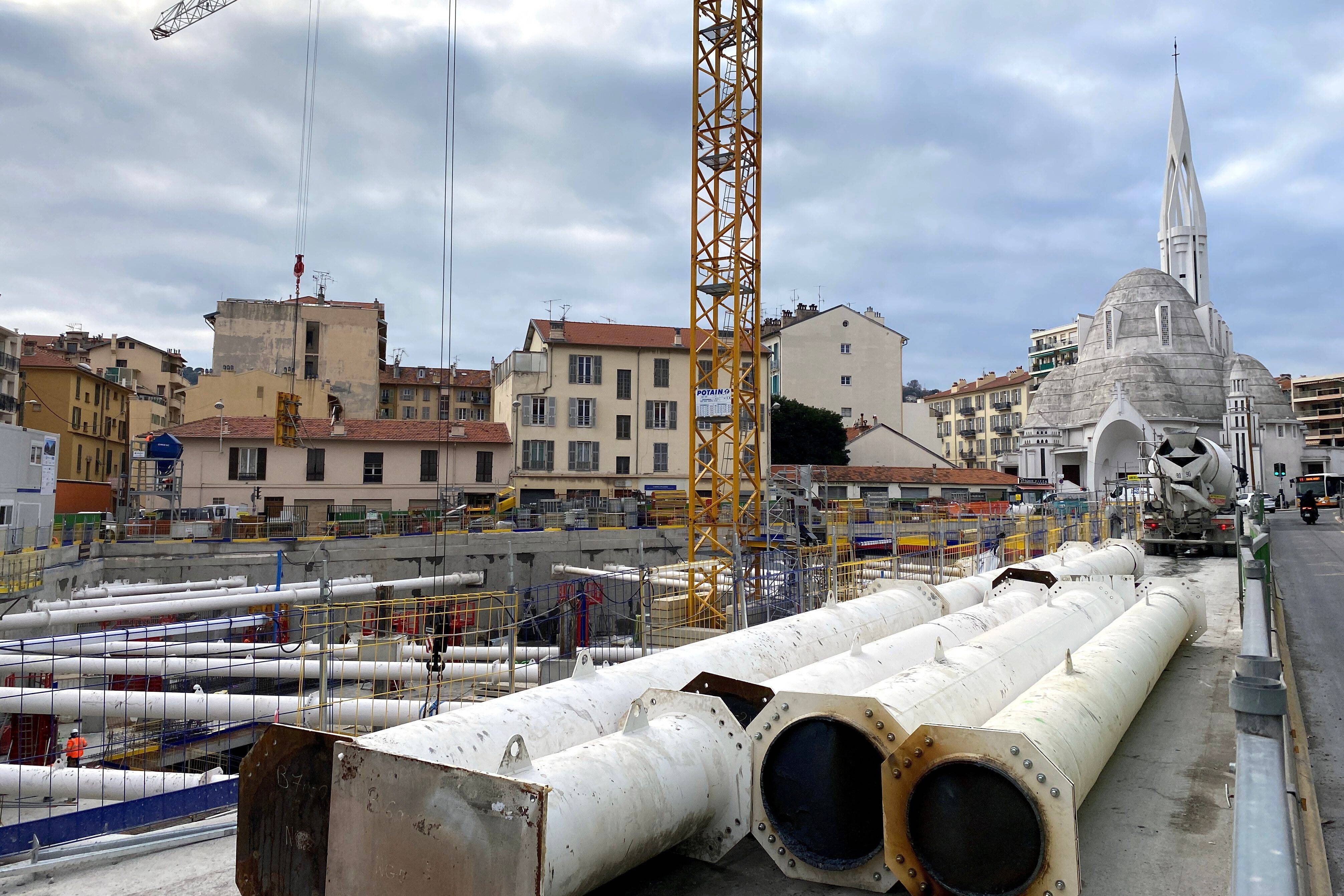 Pourquoi la statue de Jeanne d'Arc commandée pour trôner au-dessus du parking du même nom est-elle en sursis à Nice?