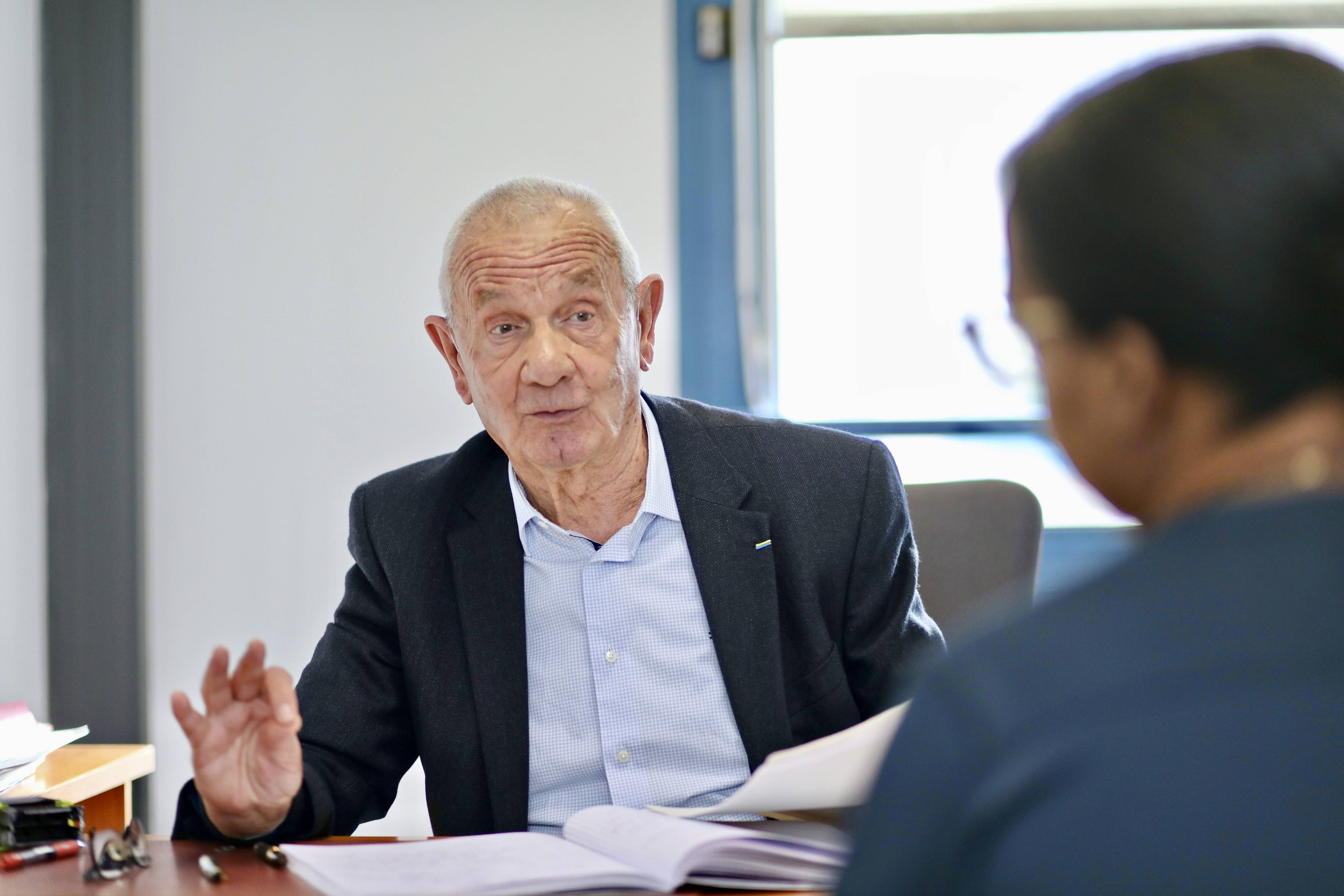 "Ils méritent un accès au droit? comme tout le monde": on a passé une matinée de permanence avec un Défenseur des droits