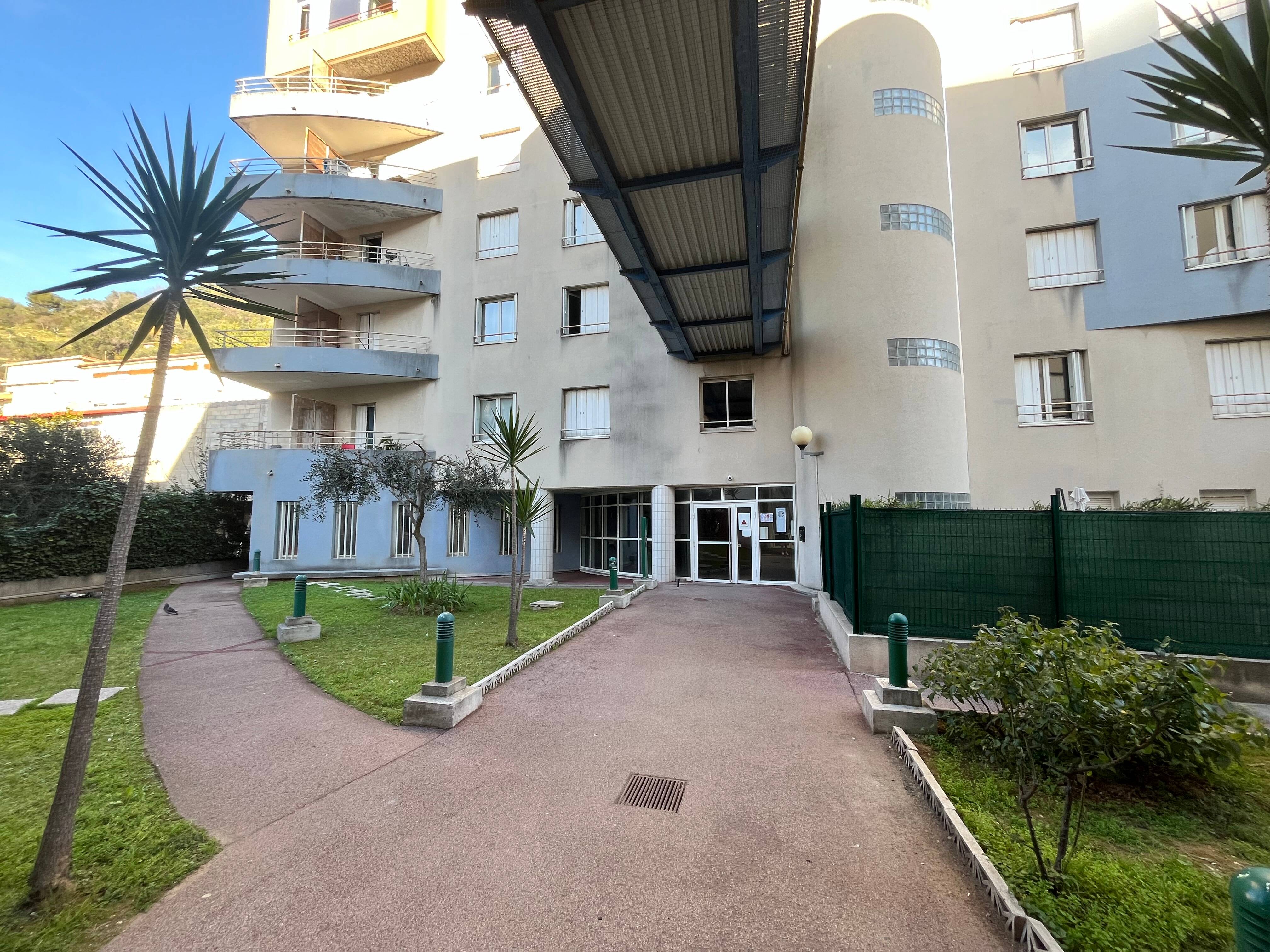 "Je réchauffe de l'eau sur la gazinière pour ne pas geler sous la douche": les étudiants luttent contre le froid dans cette cité universitaire de Nice