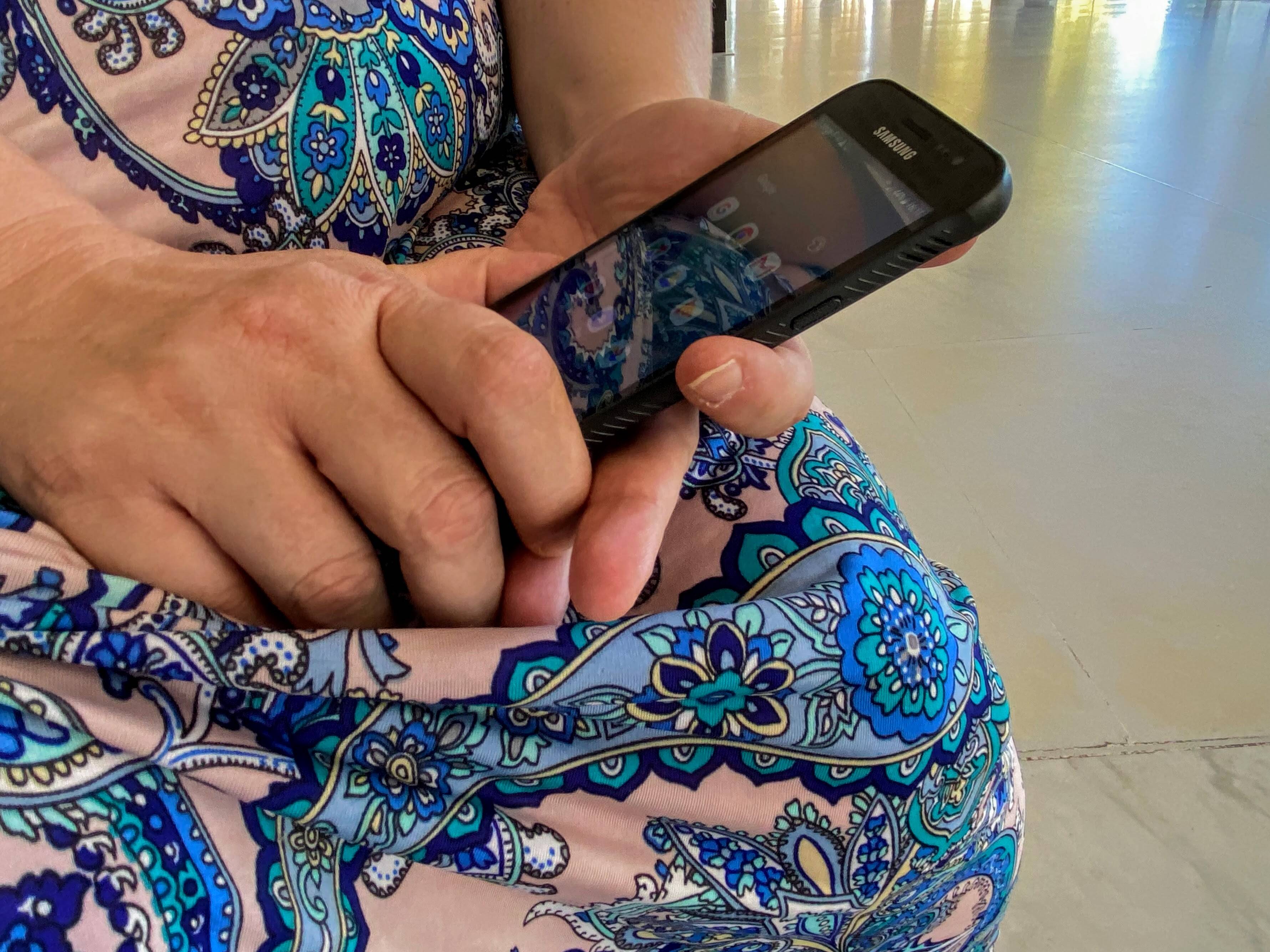 Violences conjugales: le téléphone "grave danger" protège actuellement 69 femmes dans les Alpes-Maritimes, voici comment ça fonctionne