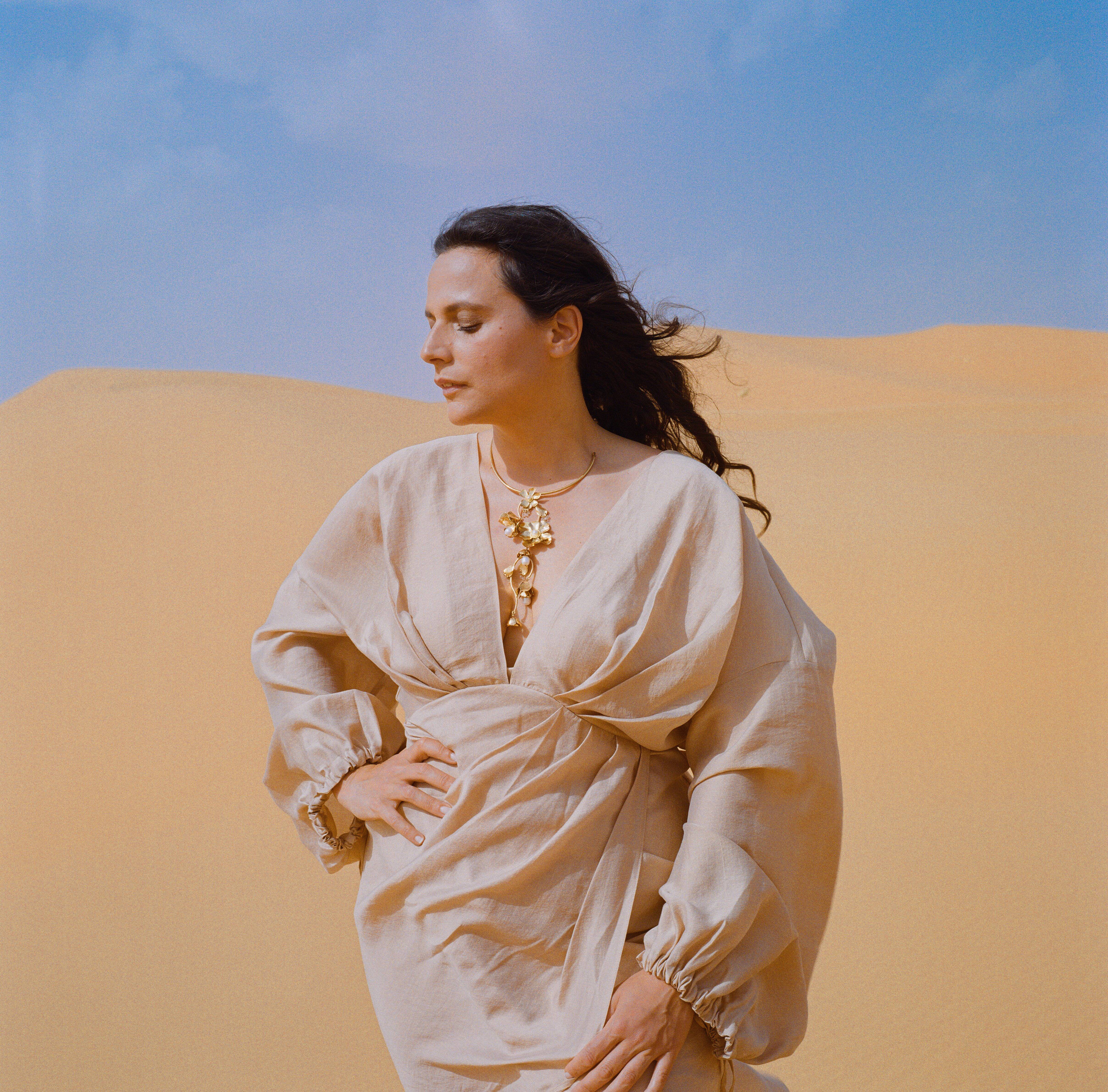 Avant son concert à Hyères, on a interviewé Nach (Anna Chedid) autour de son nouvel album "Peau Neuve"