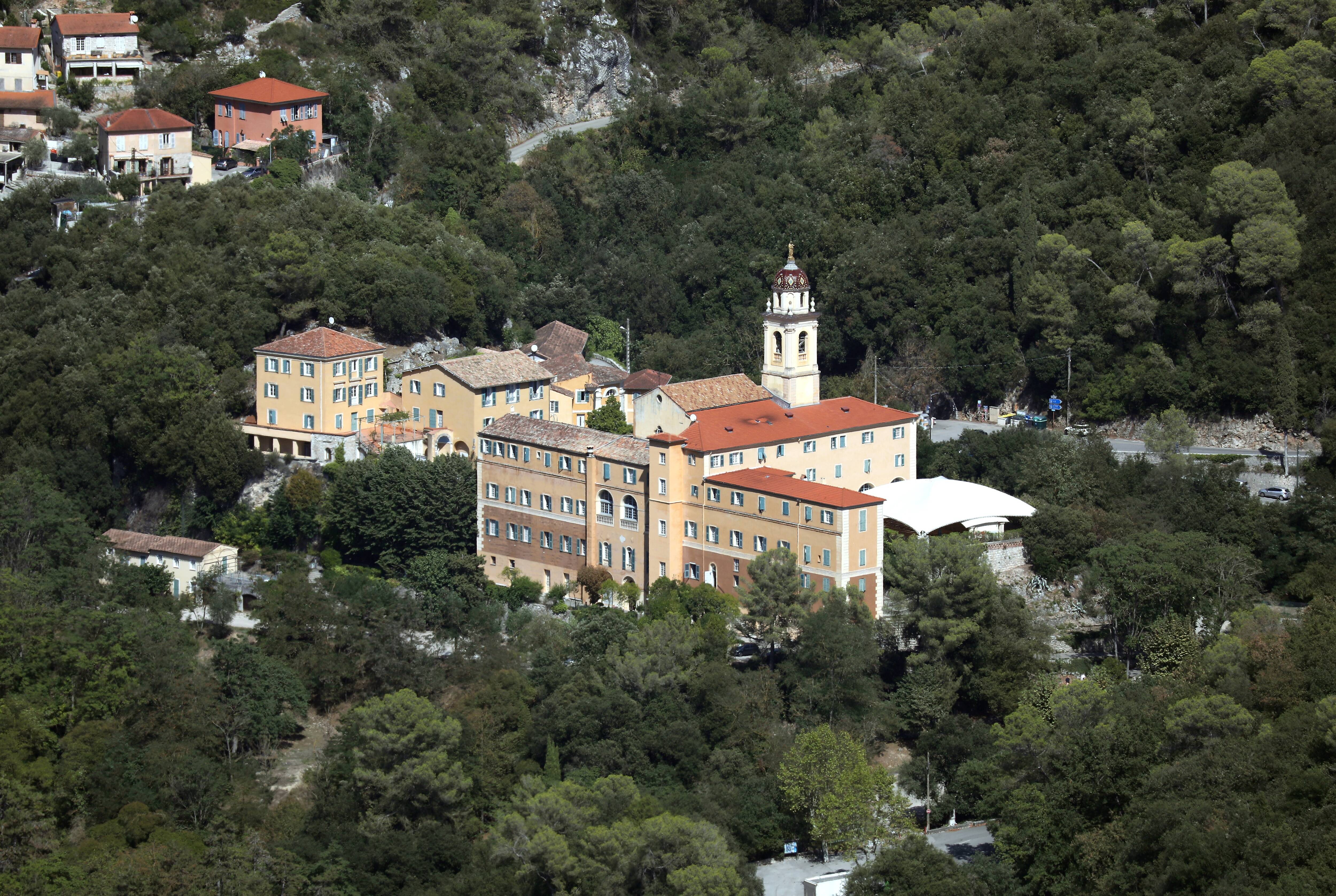"Offrir une Côte d'Azur plus confidentielle": comment cette commune de la banlieue Nice veut attirer les touristes