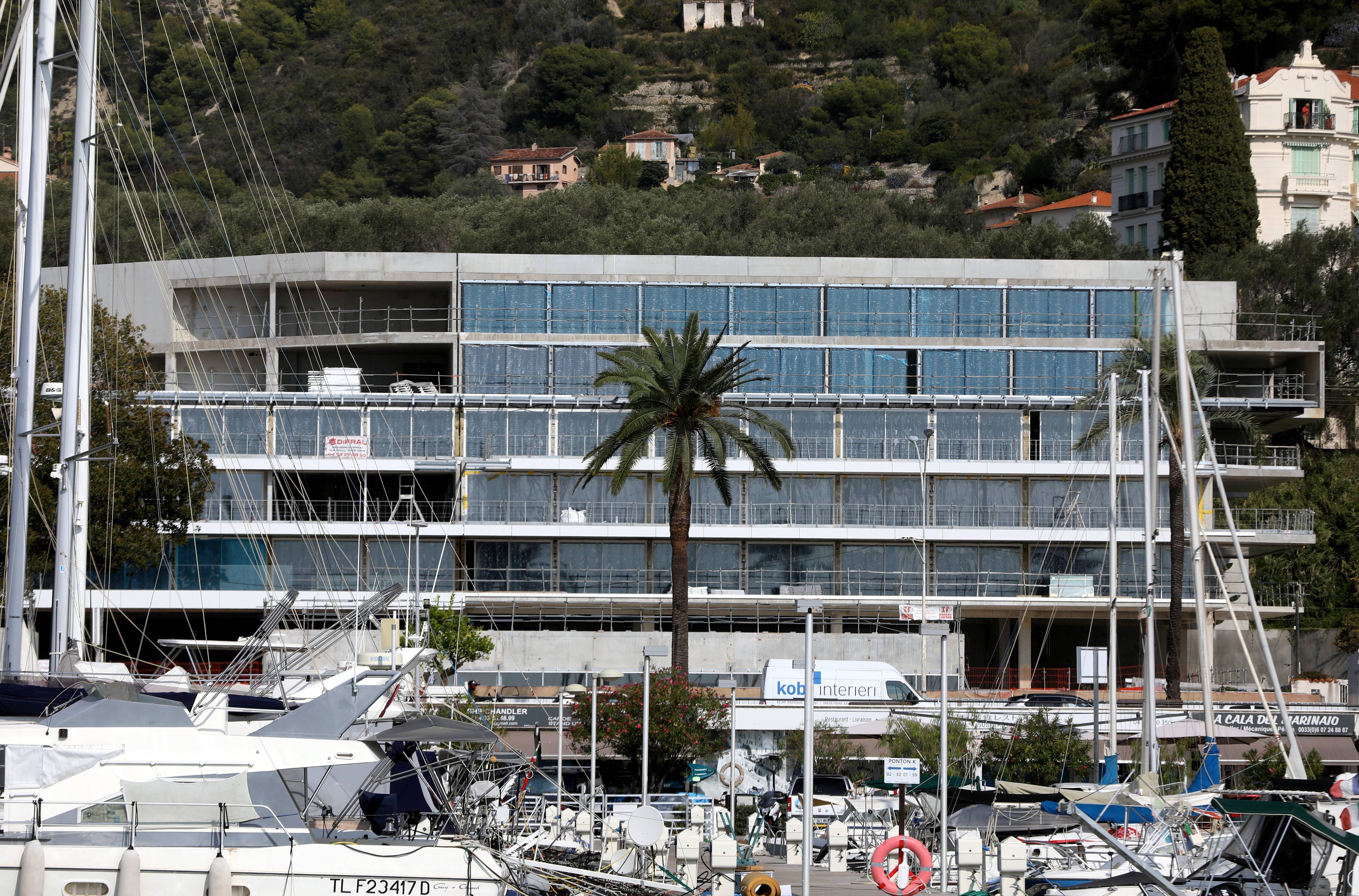 Laurent de Gourcuff est-il en lien avec les promoteurs de l'hôtel 5 étoiles de Menton?