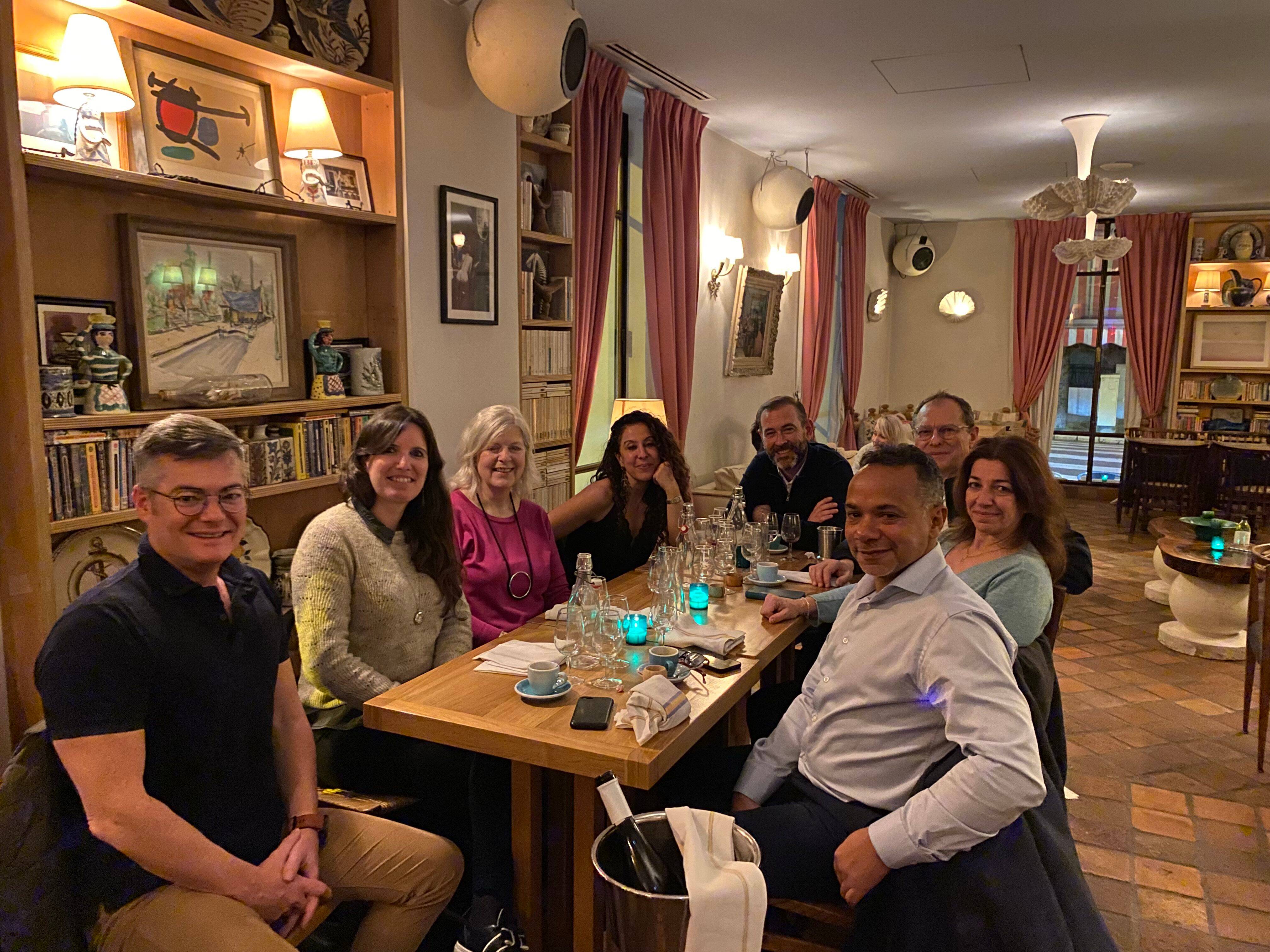 "Je crois qu'on cherche la même table. Vous participez au dîner entre inconnus?": on a testé ce concept qui vient de débarquer à Nice