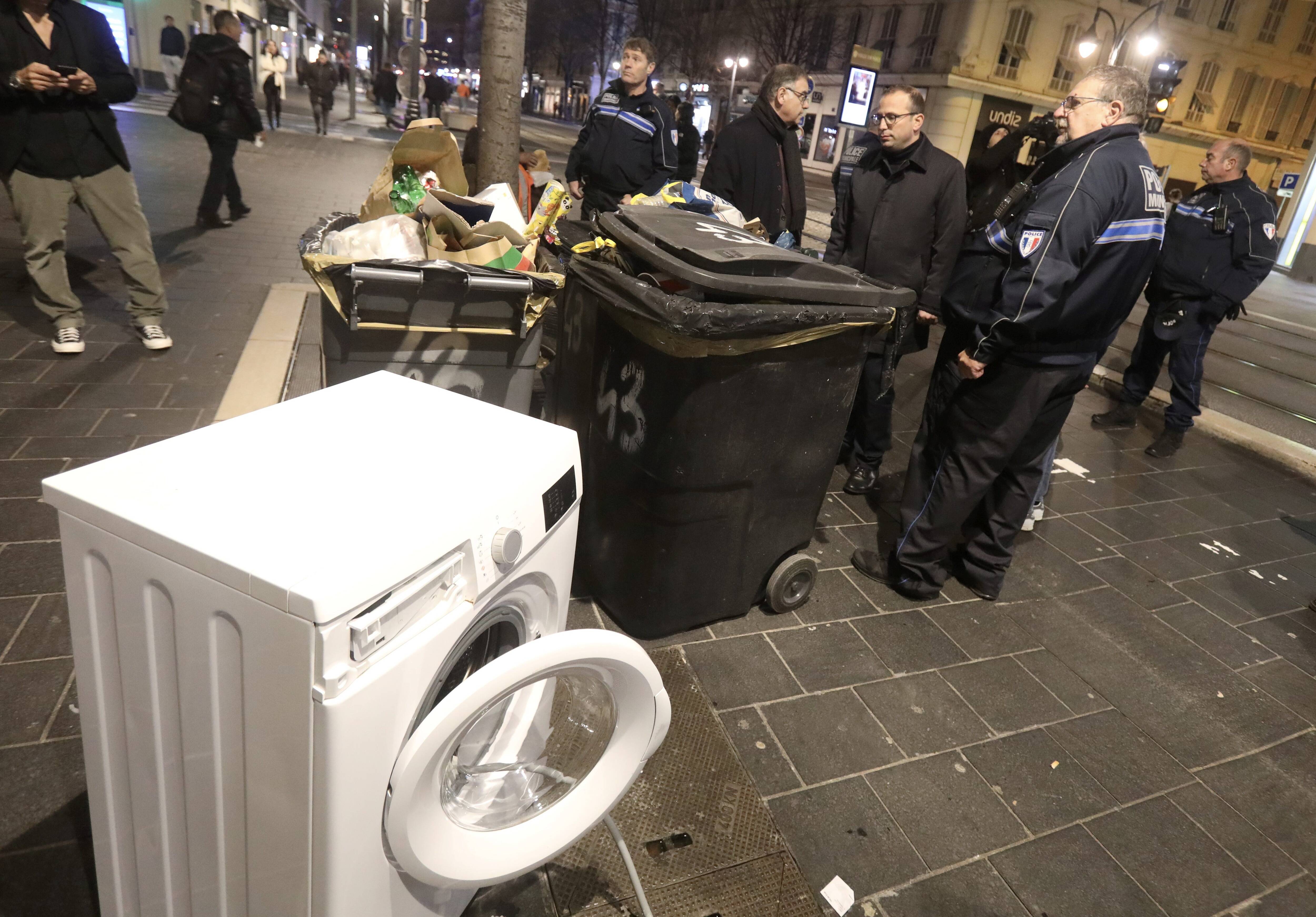 Dépôts sauvages à Nice: "on va renforcer les sanctions", bientôt des amendes administratives en plus des PV