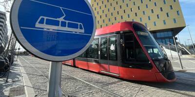 Le tramway percute une voiture dans le quartier de l'Arénas à Nice