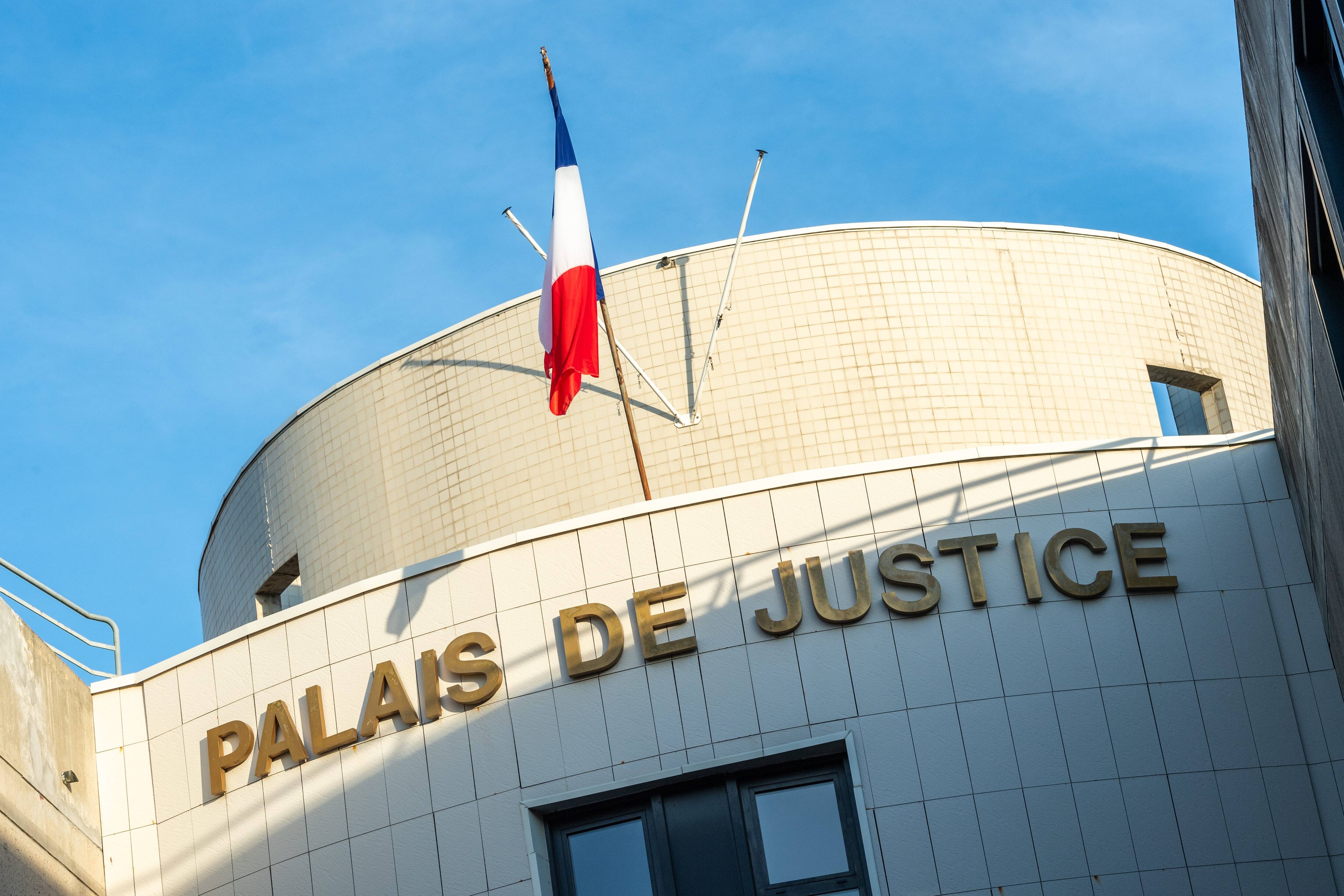 À Brignoles, il tente d'acheter une voiture avec une fausse carte d'identité et se fait prendre en flagrant délit