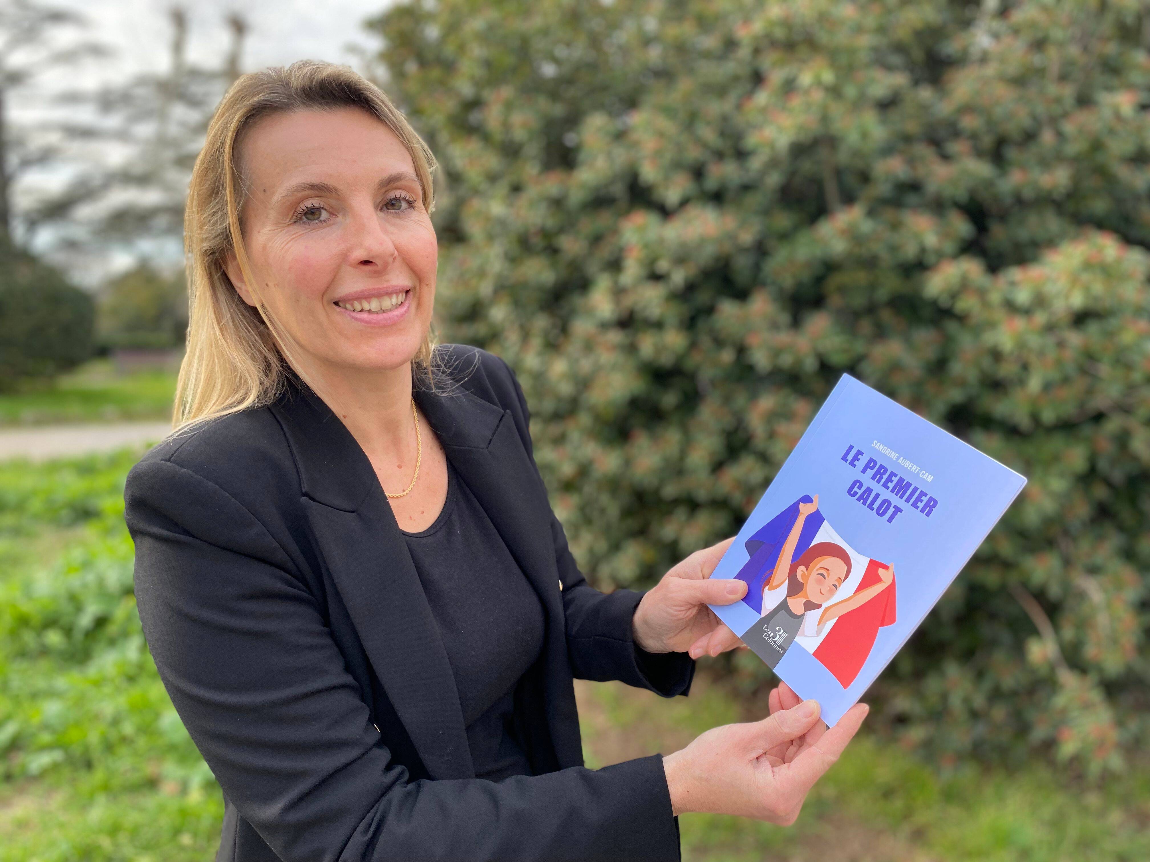 "Ne pas perdre le lien avec notre histoire": officier de réserve, Sandrine Aubert-Cam a écrit un livre jeunesse autour du lien à notre armée