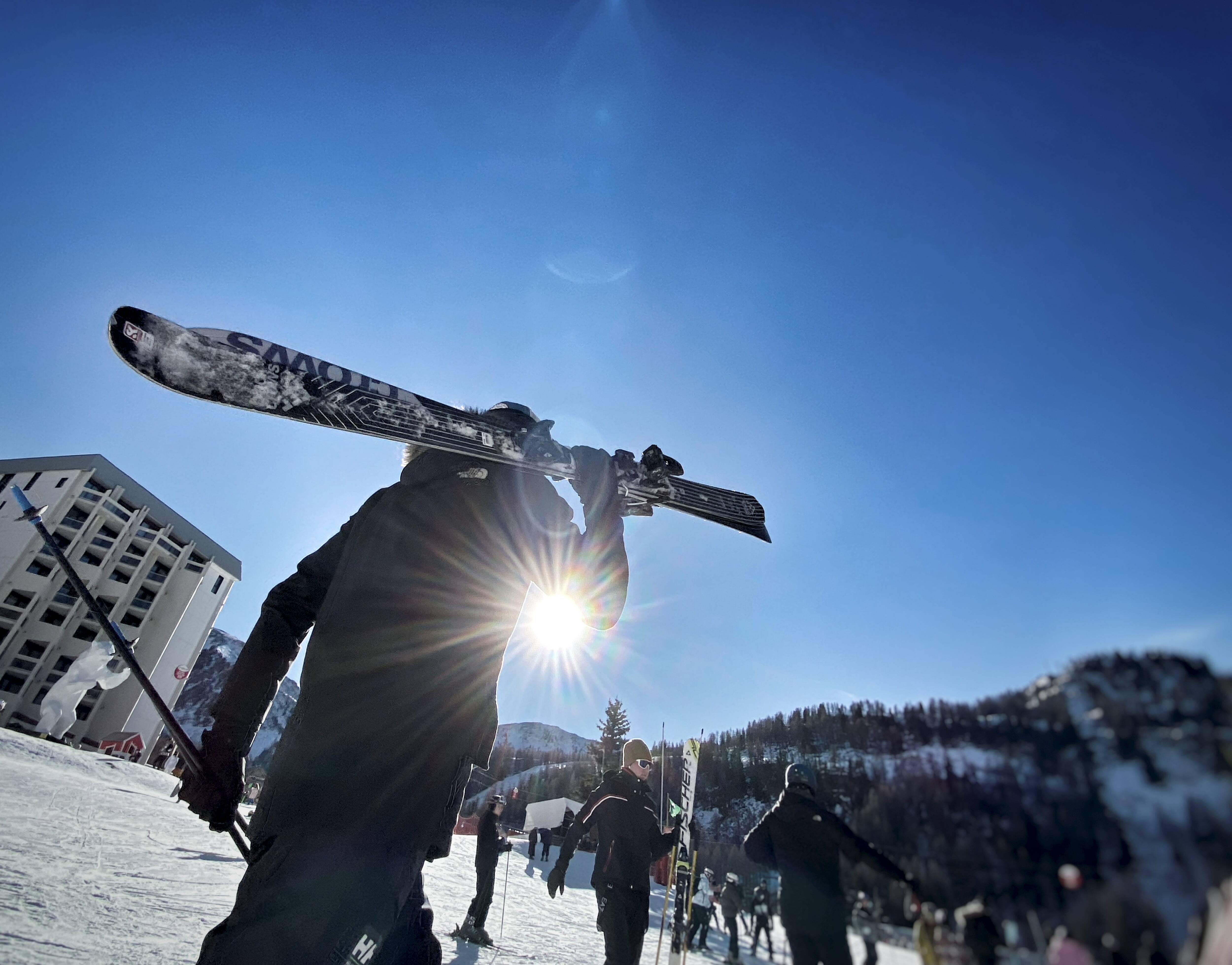 "Cette petite, c'était un soleil": Isola 2000 sous le choc après l'accident de ski qui a coûté la vie à une jeune Varoise