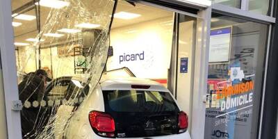Une conductrice traverse avec sa voiture la vitrine d'un magasin Picard dans l'Est-Var