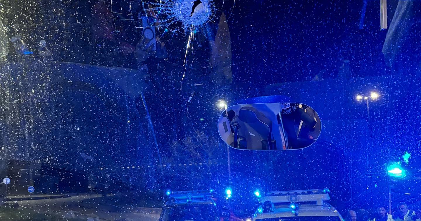 Un car de supporters de l'OGC Nice caillassé sur la route du retour après le match Lyon-Nice, un blessé