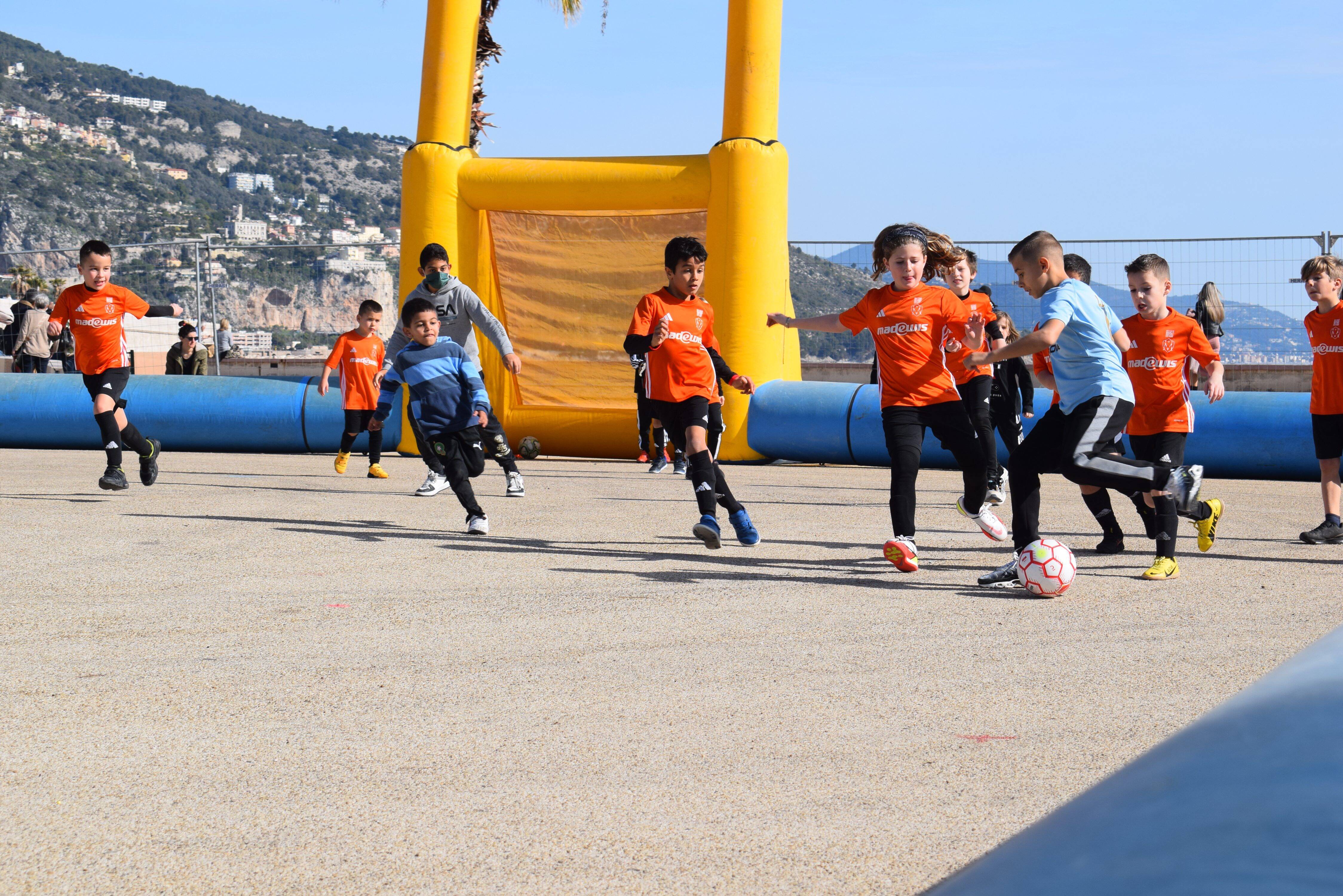 90e Fête du citron: un défi foot inédit se déroule en ce moment à Menton